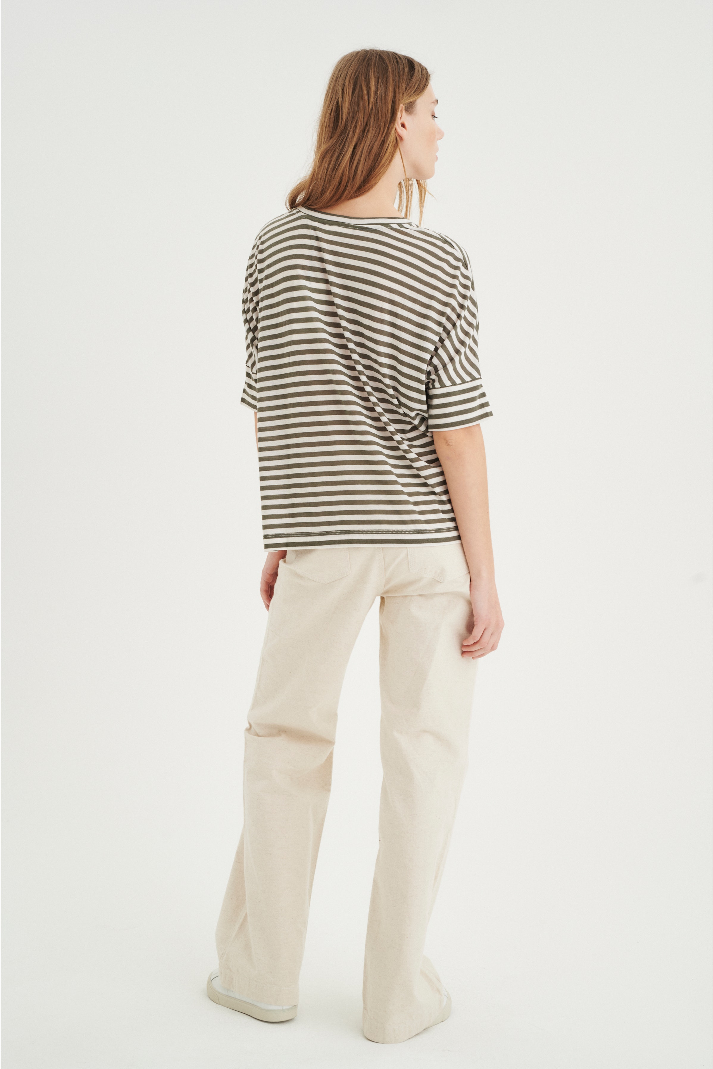 UrsulaIW T-shirt LOOKBOOK BACK 30106464-300820