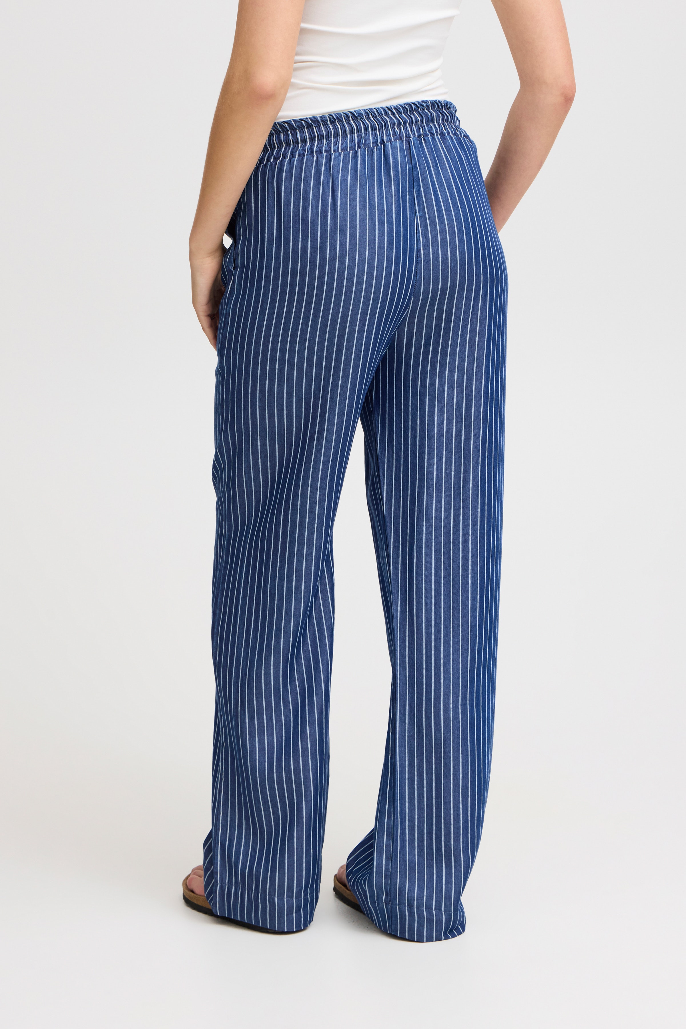 SBJARUSKA Trousers LOOKBOOK FRONT 22100627-203358