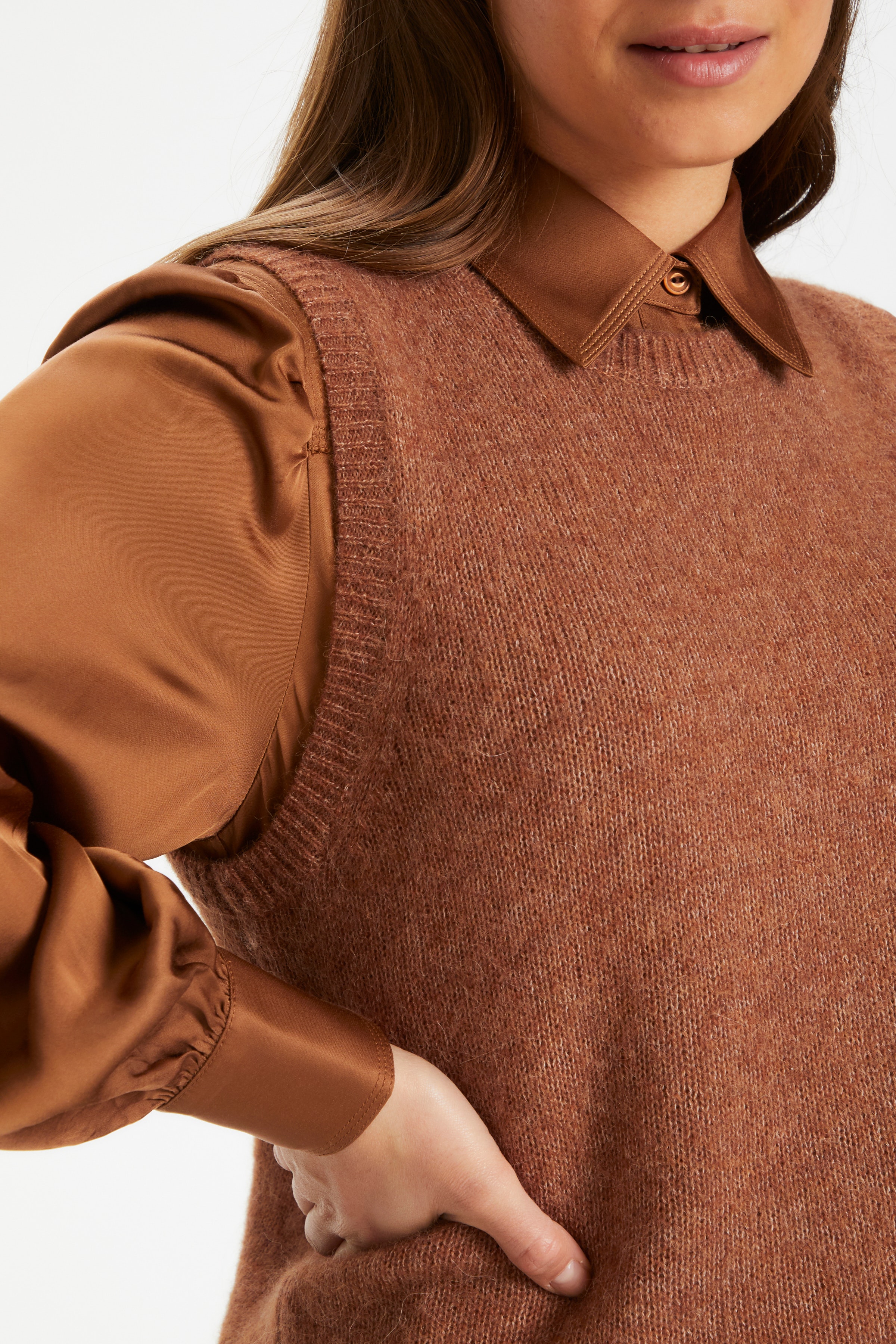 EyjaPW Stickad väst LOOKBOOK DETAIL 30305520-1811371