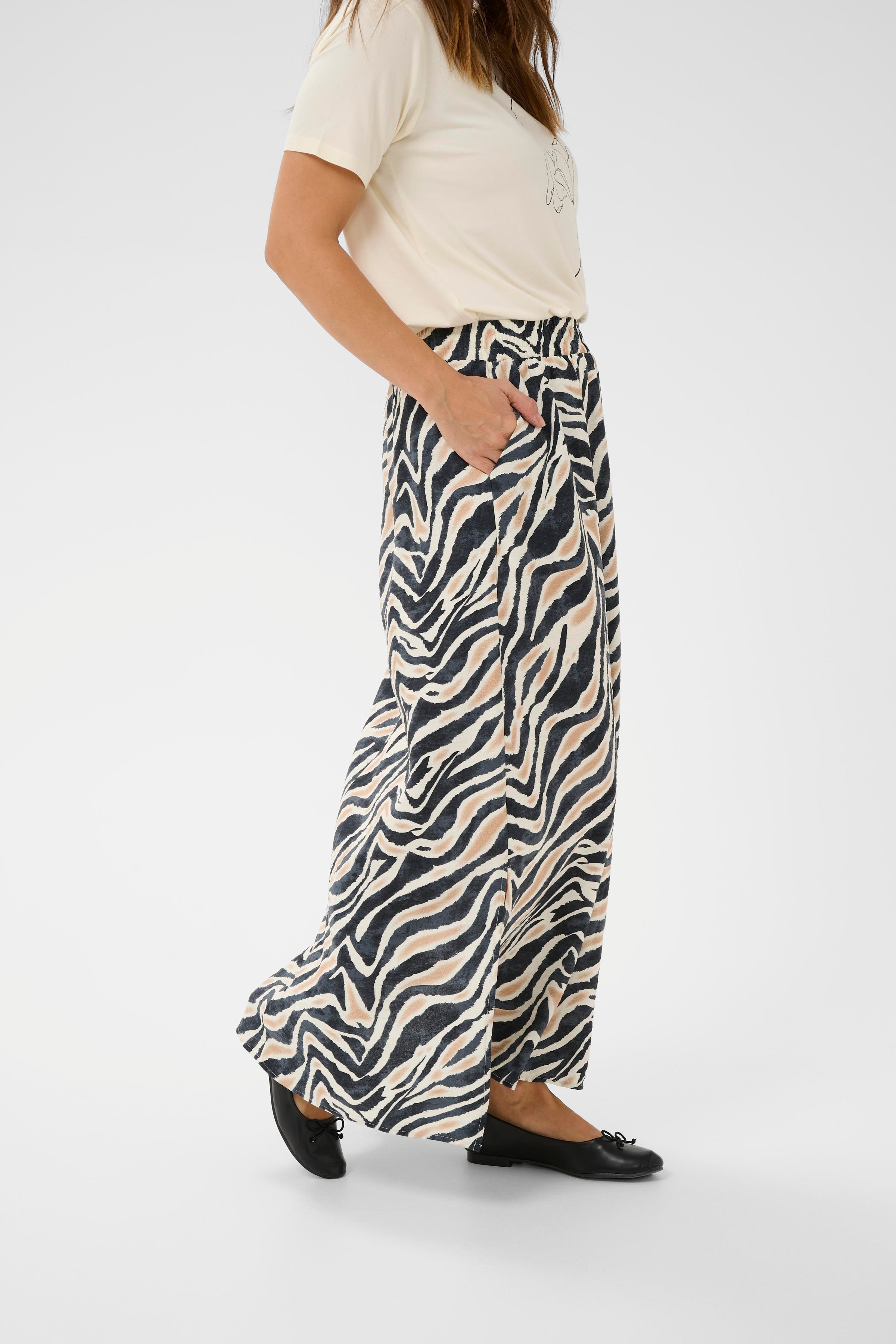 BPaurea Skirt LOOKBOOK FRONT 40200098-109142