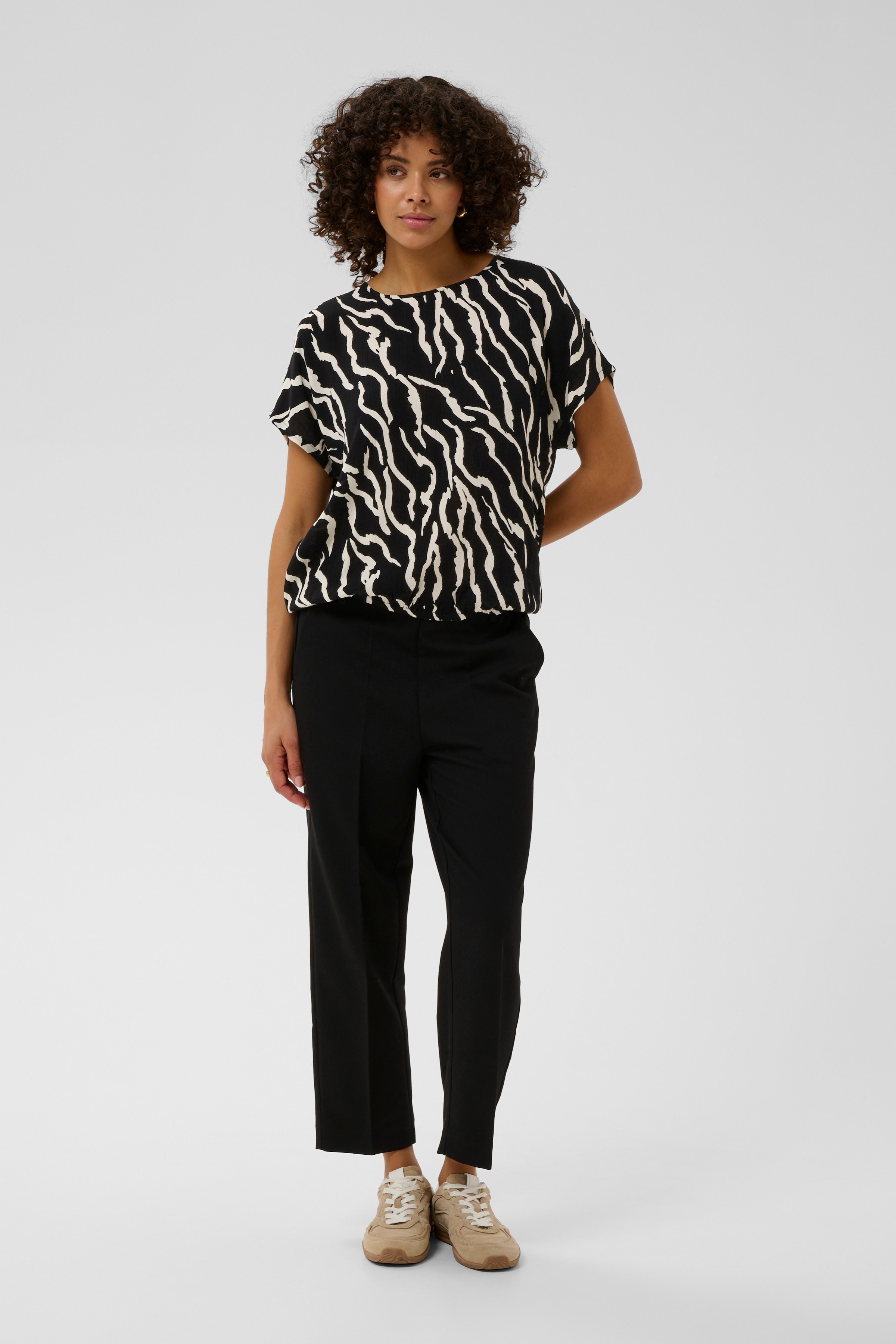 KAamber Bluse LOOKBOOK FRONT 10508257-103939