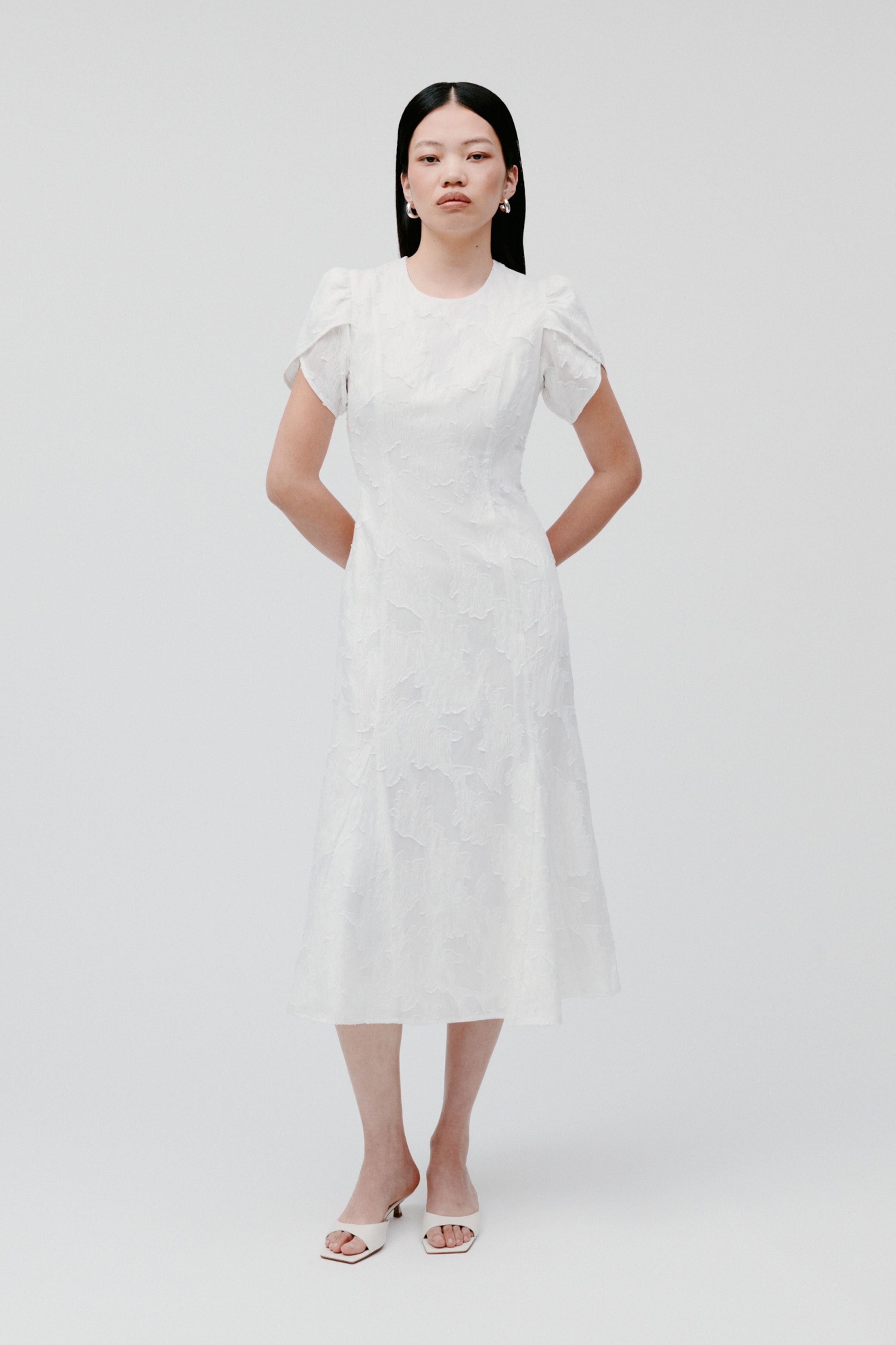 NASRIN Kjole LOOKBOOK FRONT 30600663-WH010