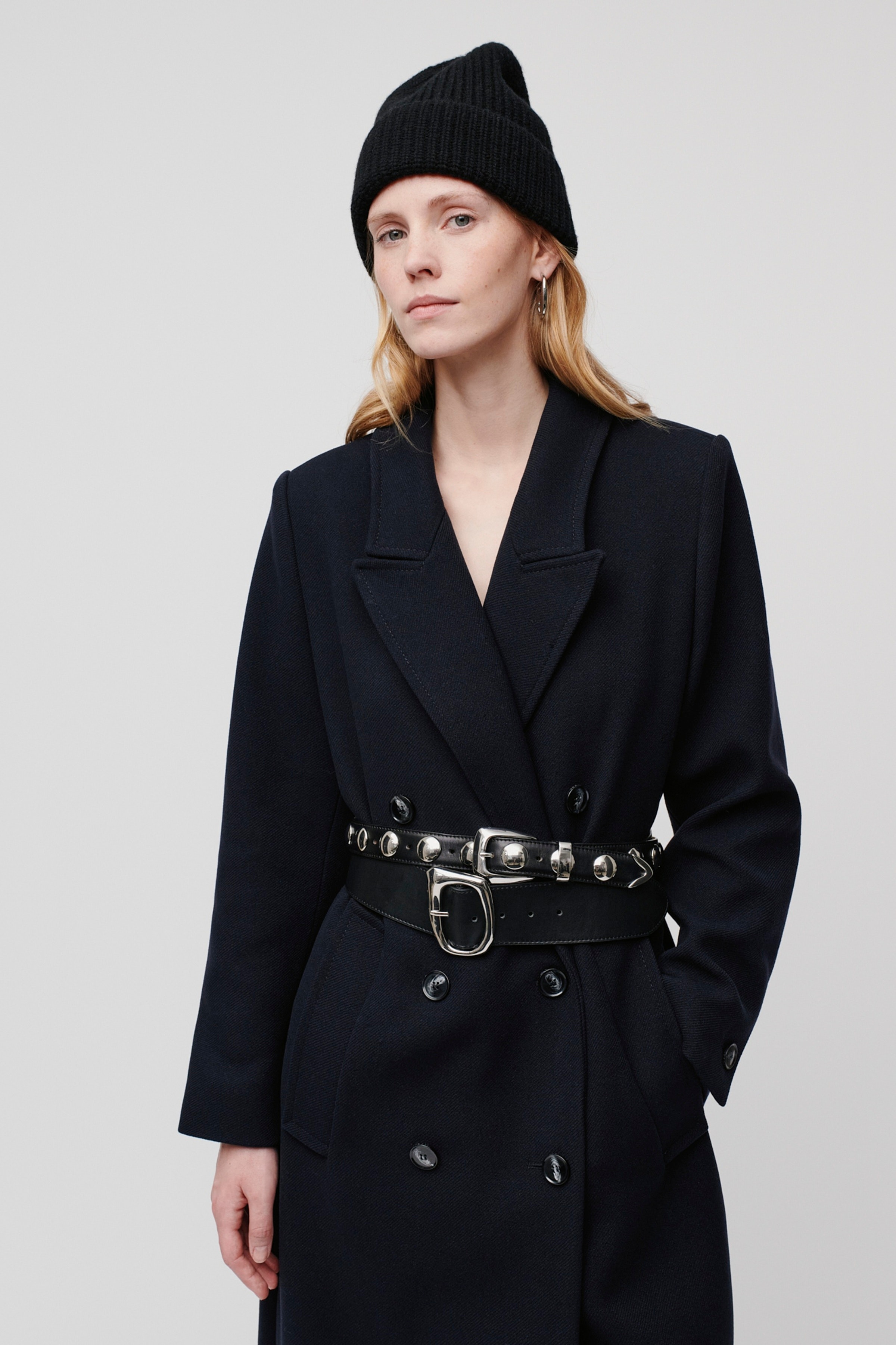 AMBER BEANIE LOOKBOOK FRONT 30600716-BK999