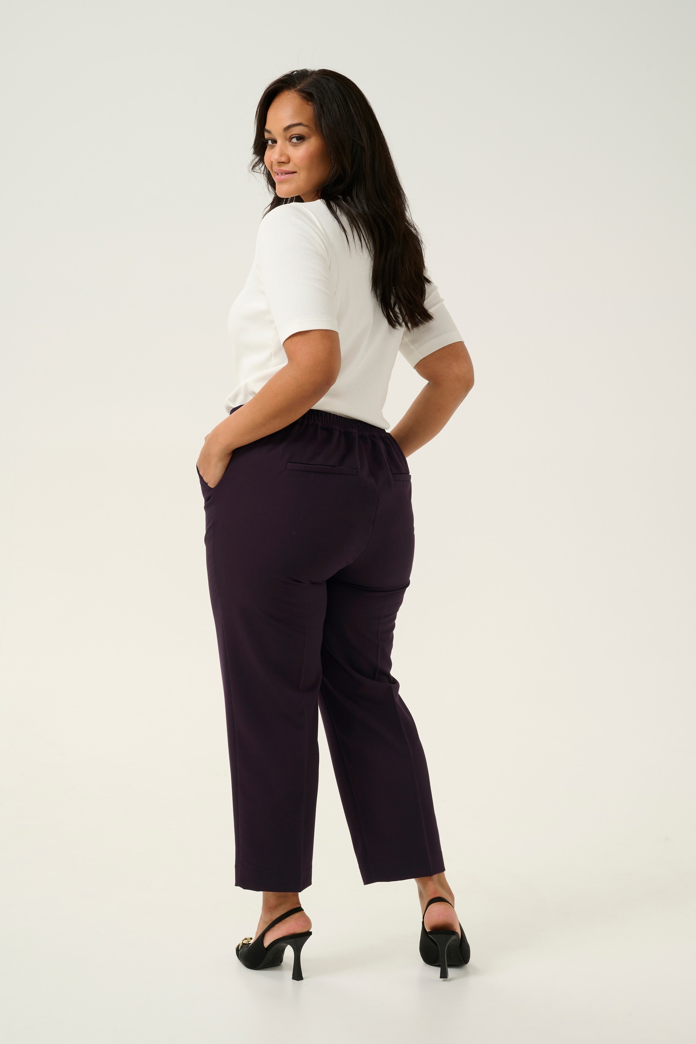 KCsakira Cropped Trousers LOOKBOOK BACK 10580650-106557