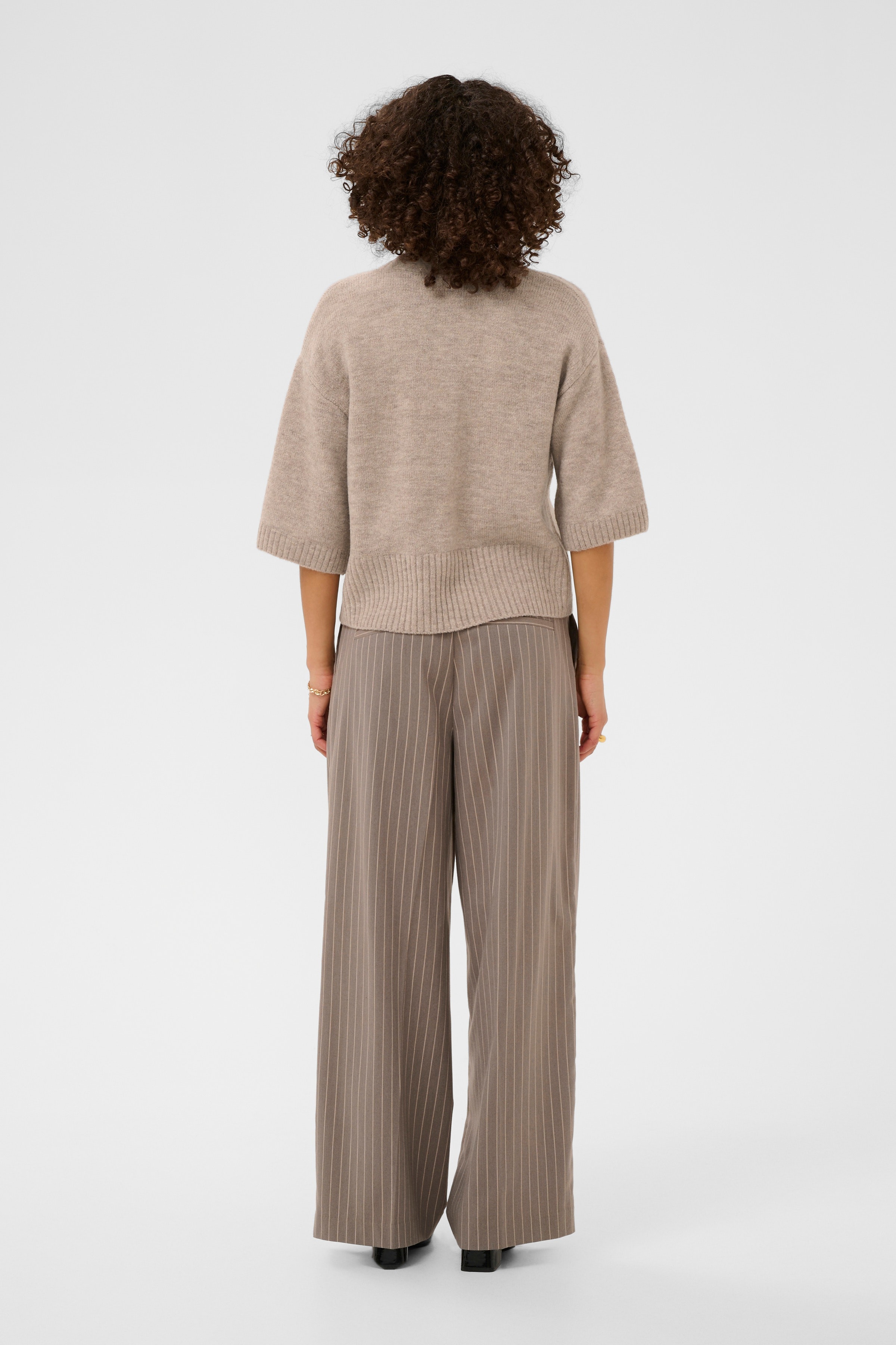 KArosie Cardigan LOOKBOOK FRONT 10509480-1513051