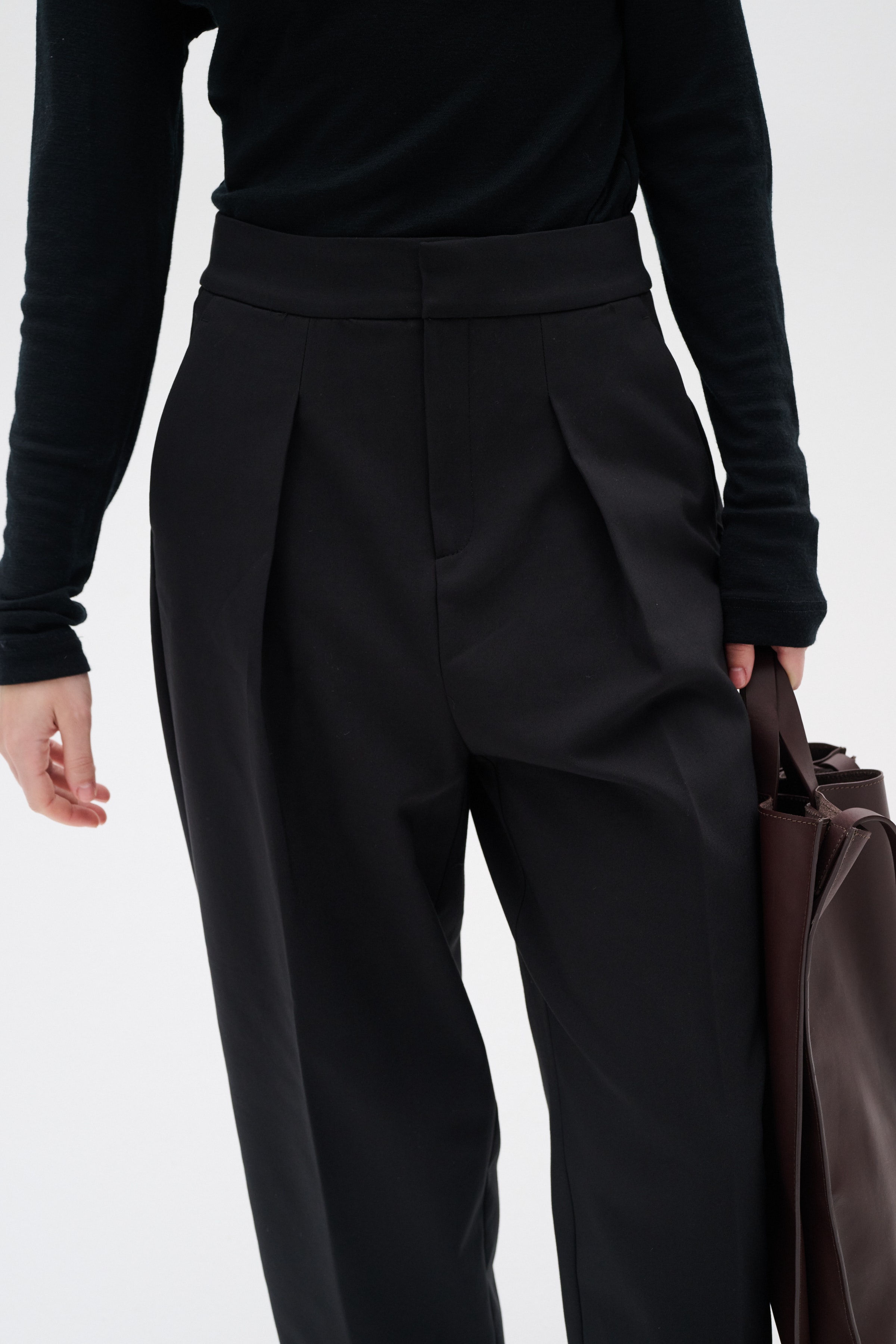 ZellaIW Barrel Trousers LOOKBOOK DETAIL 30107207-194008