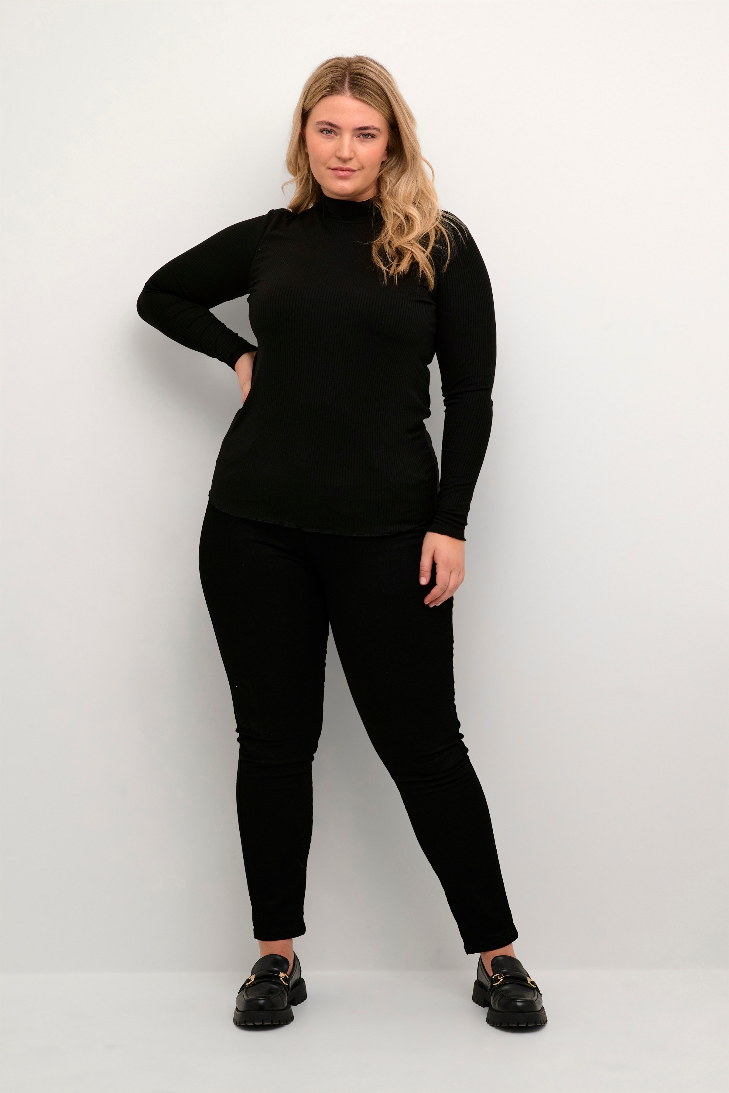 KCdina T-shirt LOOKBOOK FRONT 10581813-100121