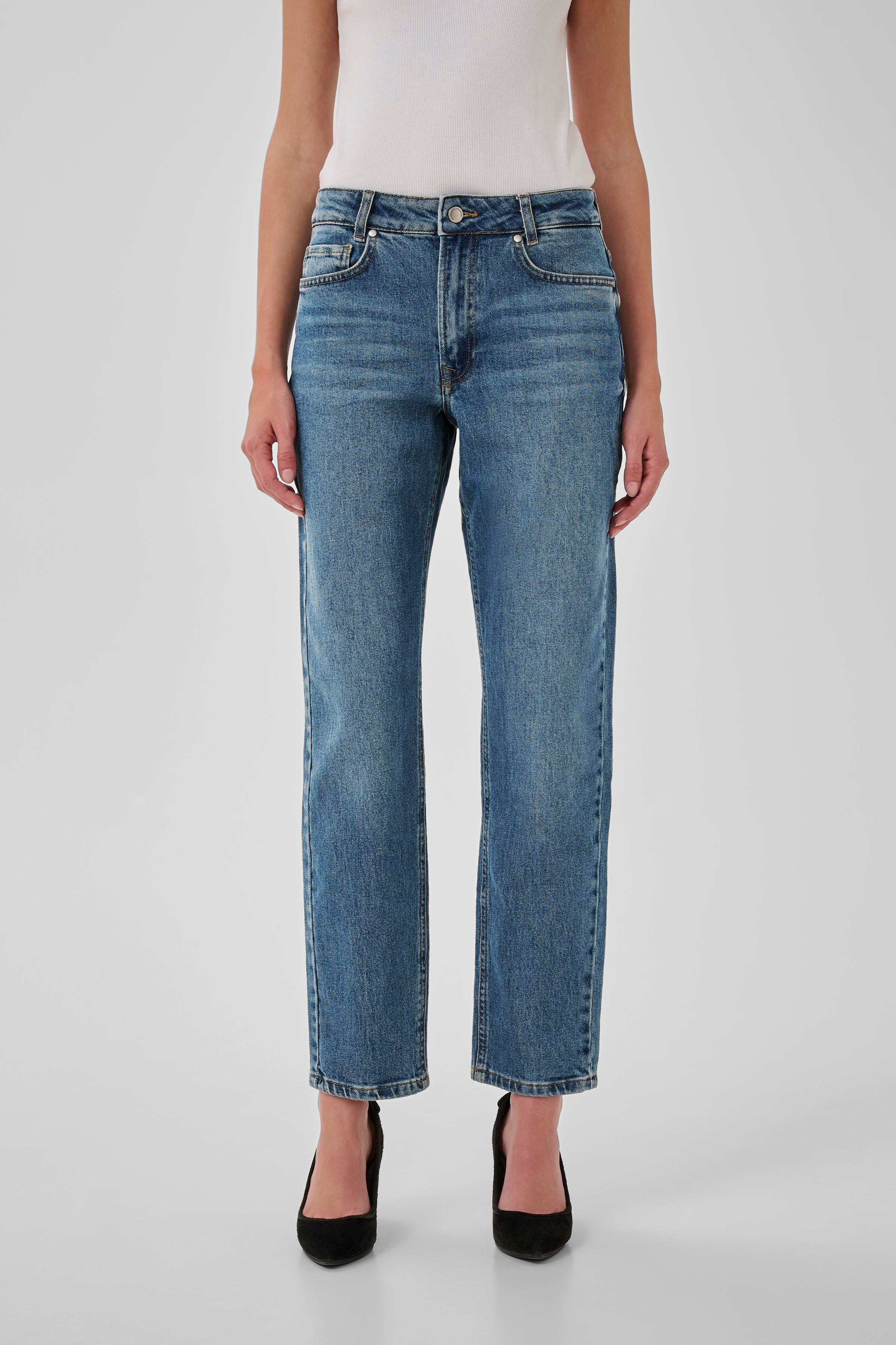04 THE MOMMY HIGH TAPERED LOOKBOOK FRONT 10704537-100054
