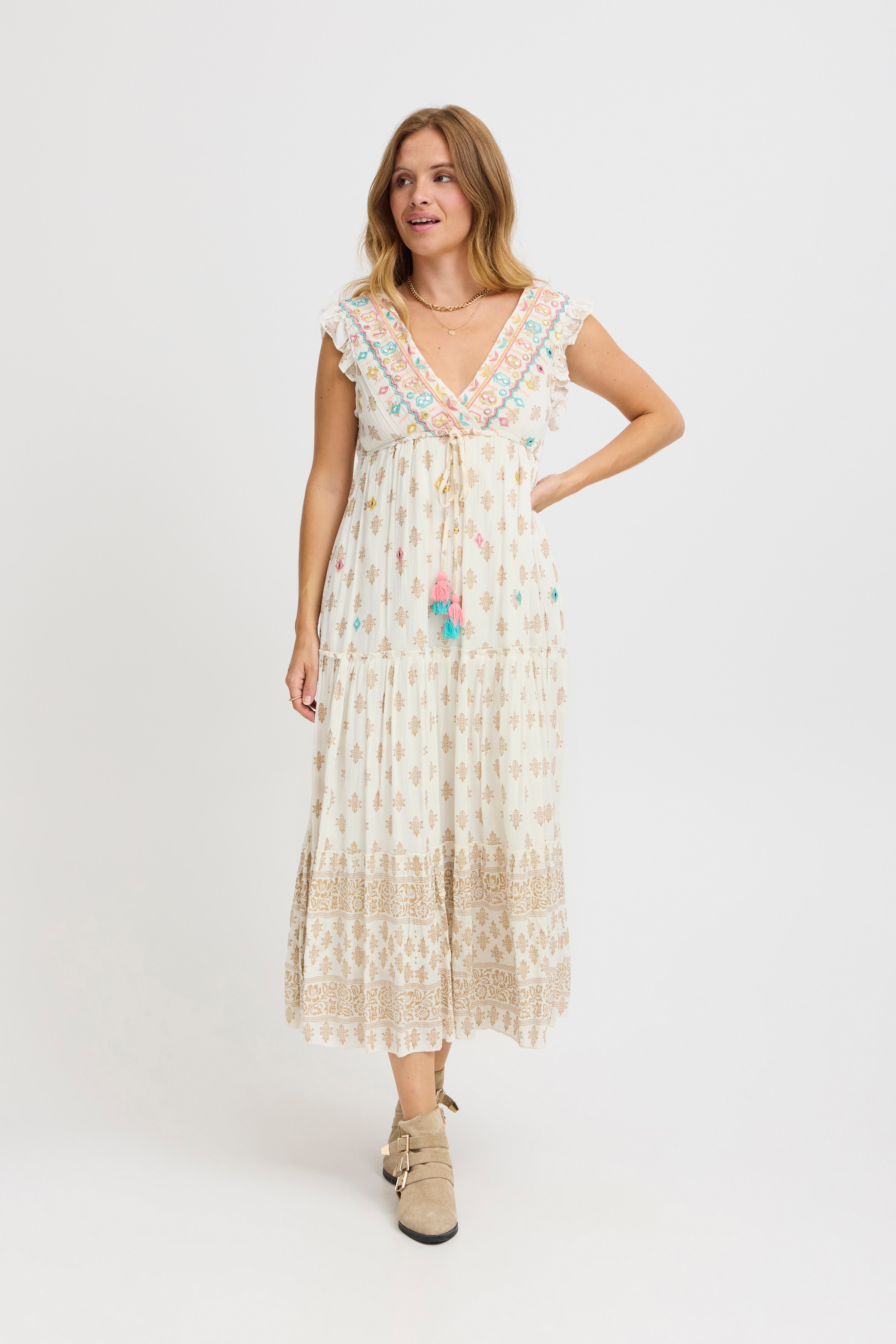 SBKAETE Kjole LOOKBOOK FRONT 22100668-110105