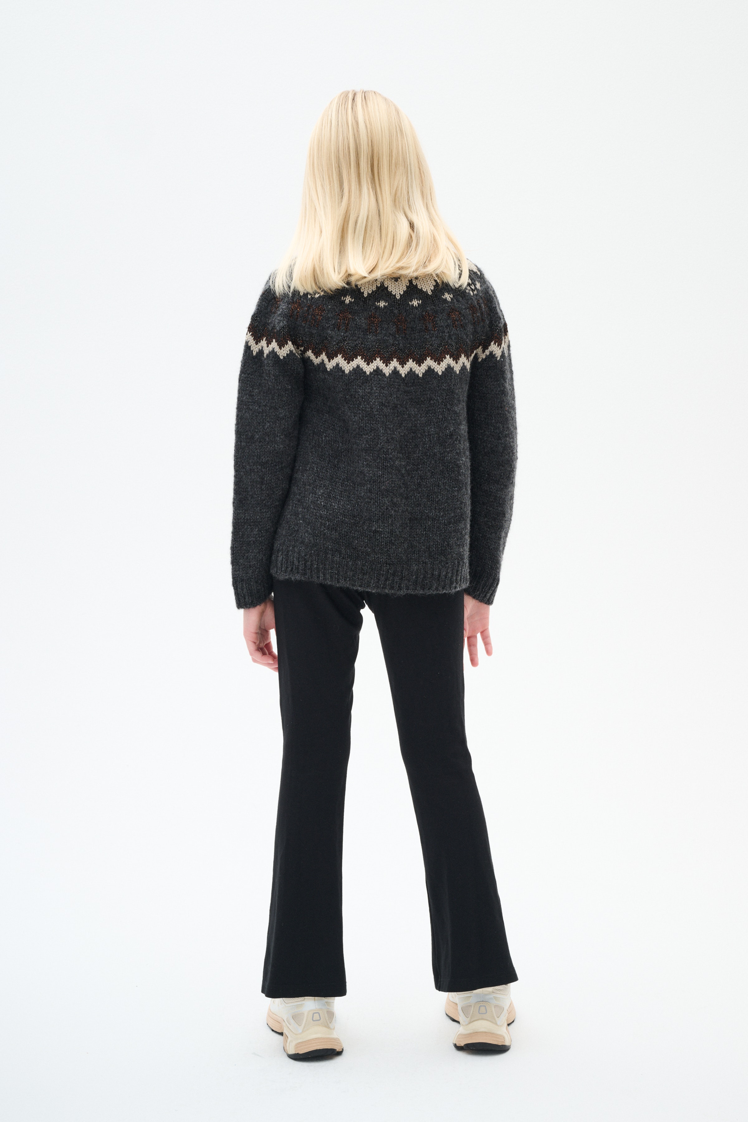 TeylorIW Pullover LOOKBOOK BACK 30110476-303323