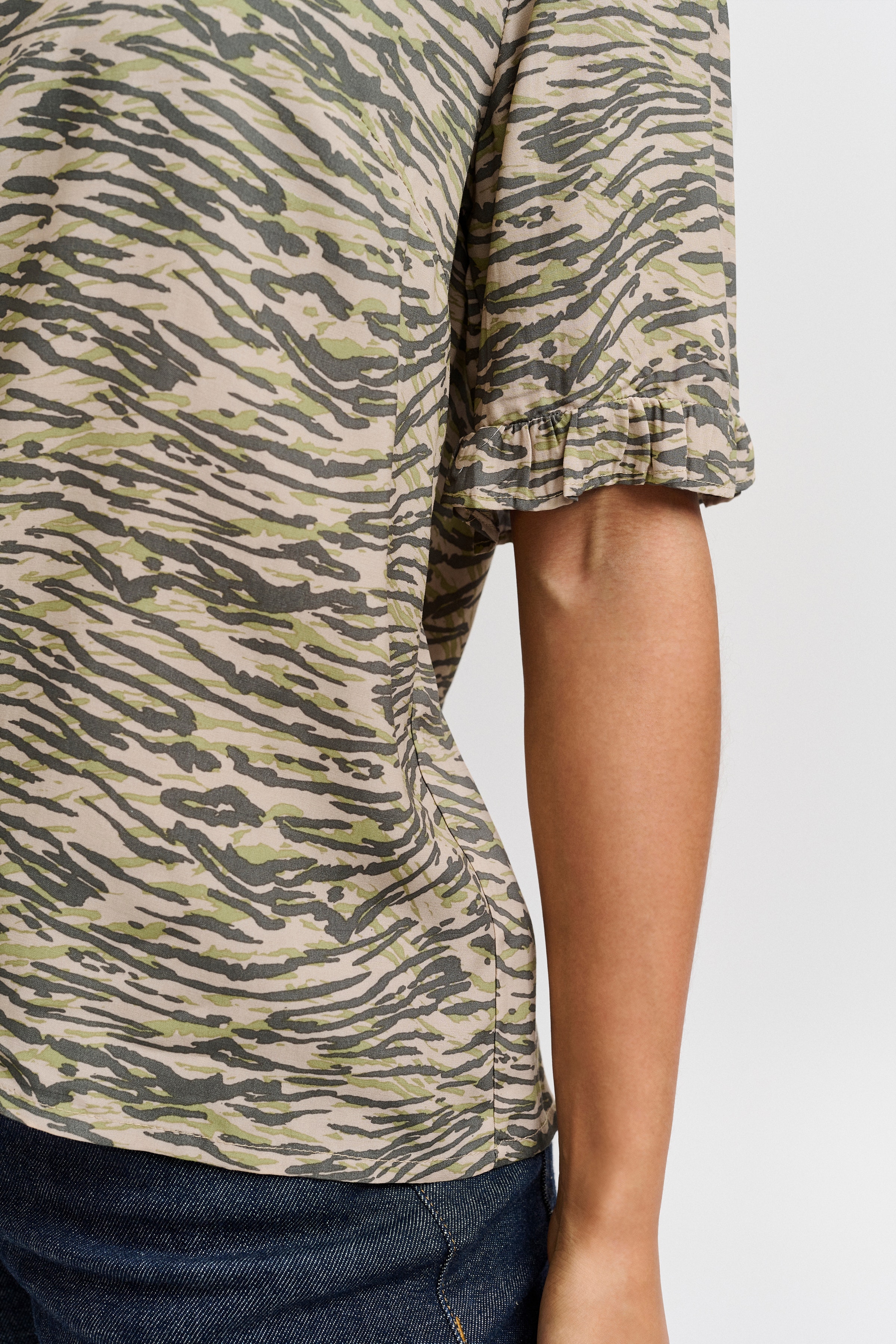 Blouse with short sleeve LOOKBOOK DETAIL 50206456-201106