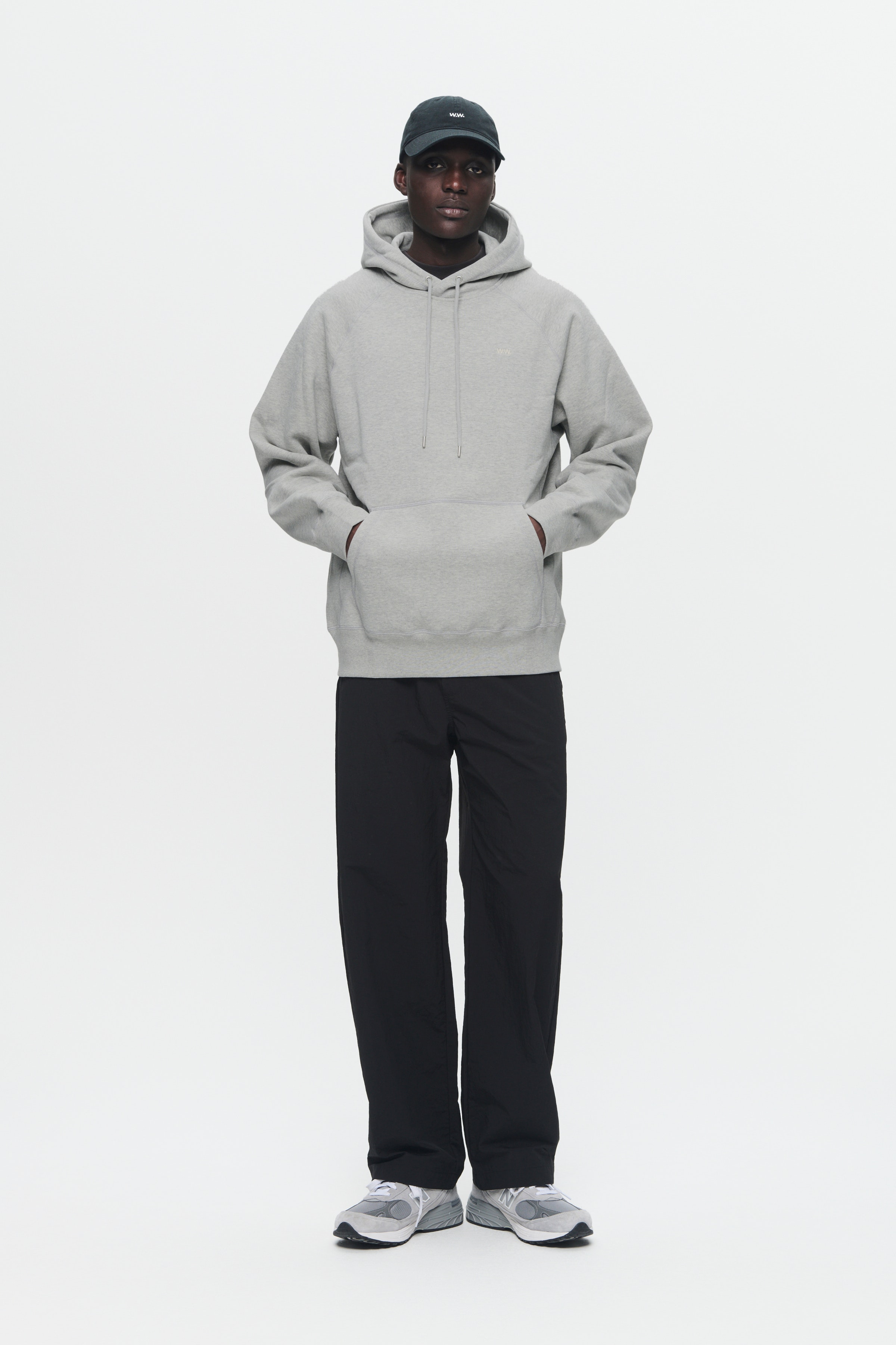 WWEssential Fred Sweatshirt LOOKBOOK FRONT 30250243-W1003