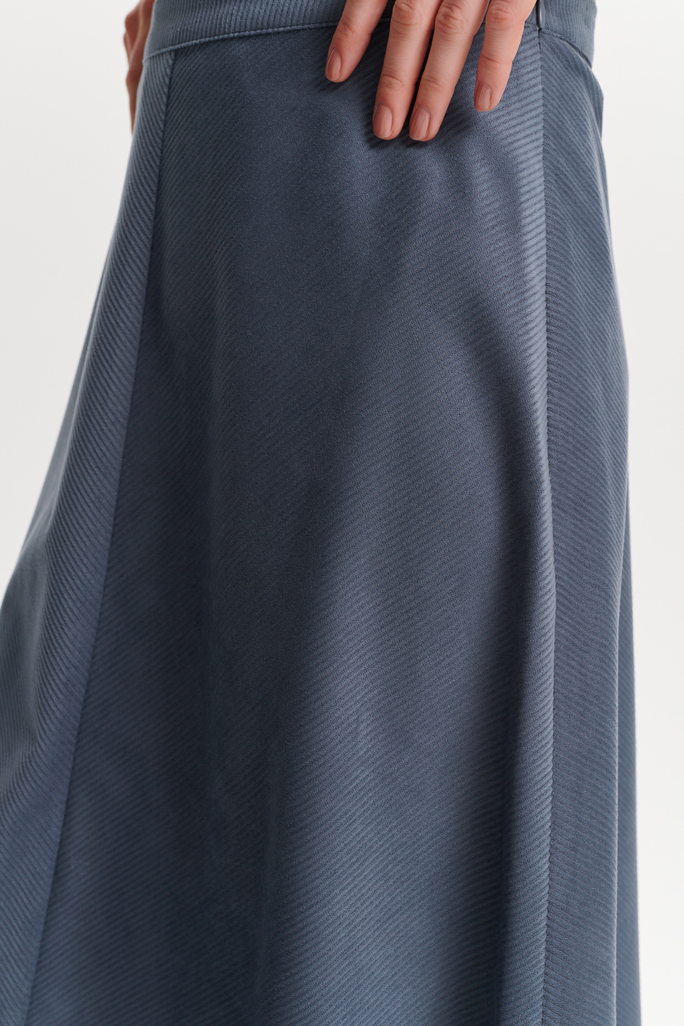 SLIlia Skirt

 LOOKBOOK DETAIL 30405034-183912
