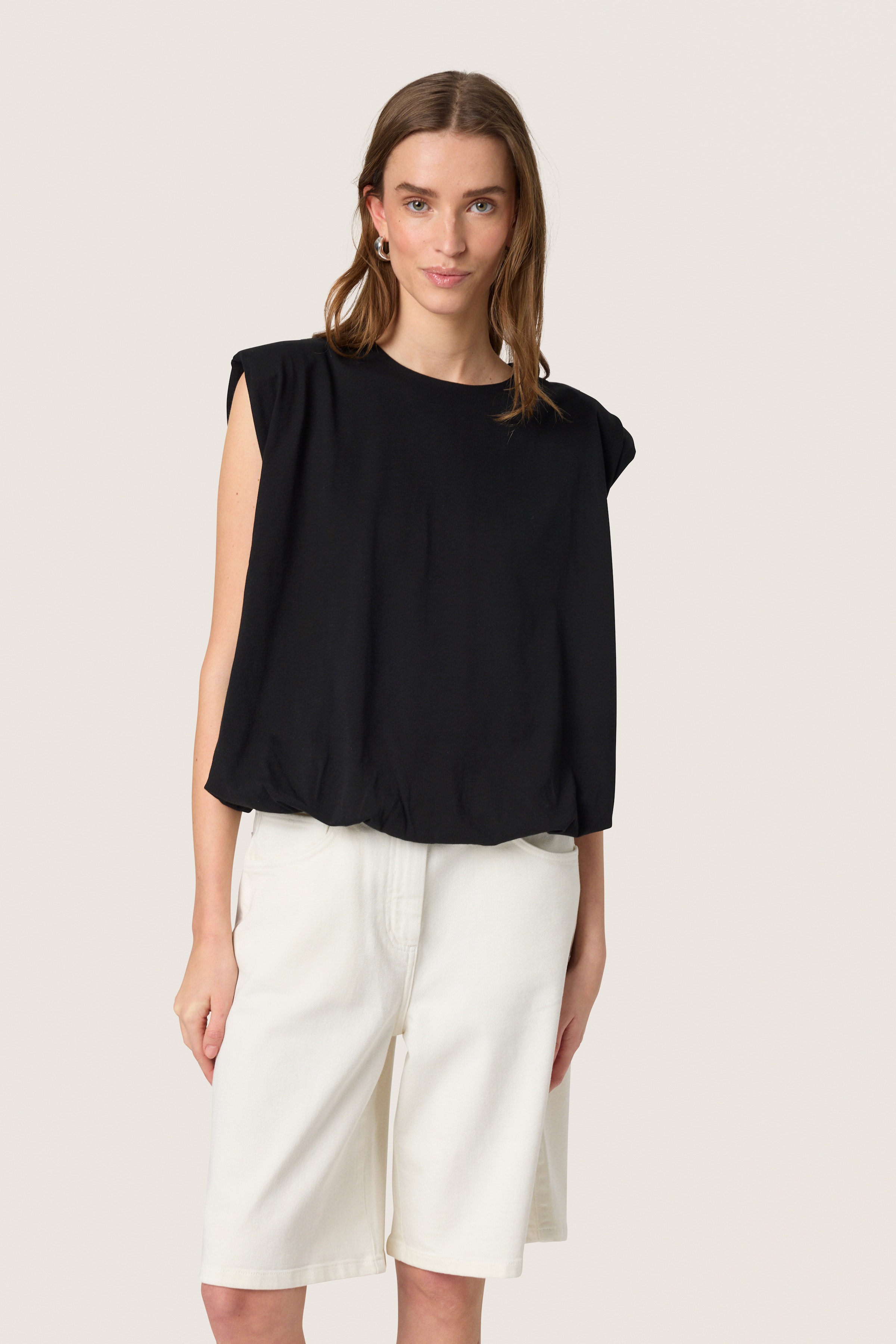 SLJina Top LOOKBOOK FRONT 30408300-194008