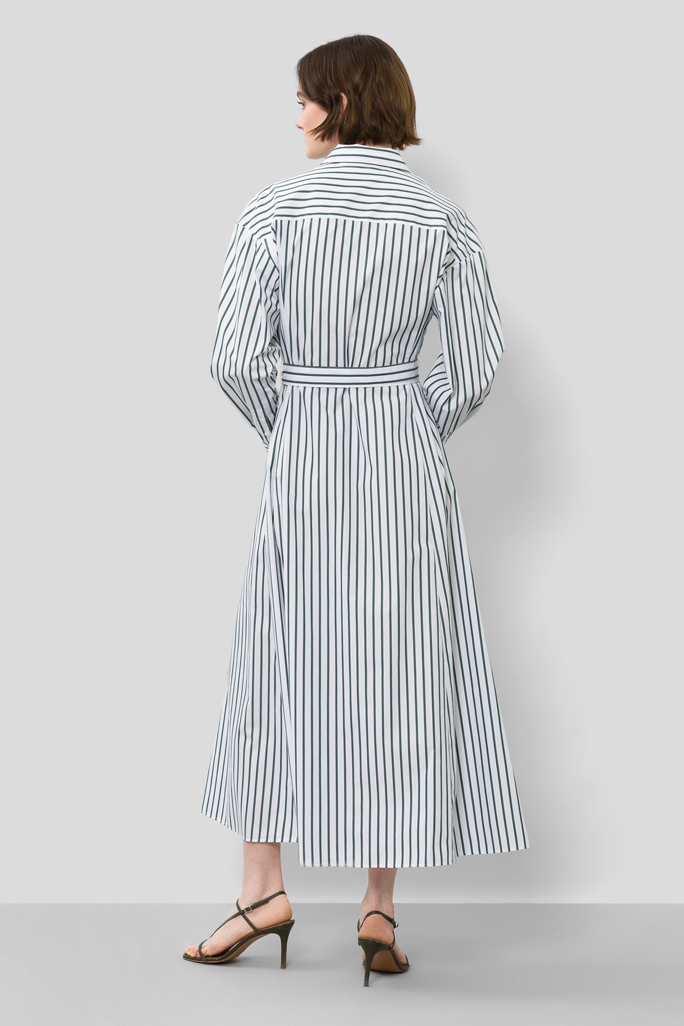 MIRANDA Kjole LOOKBOOK BACK 30600231-MC2100