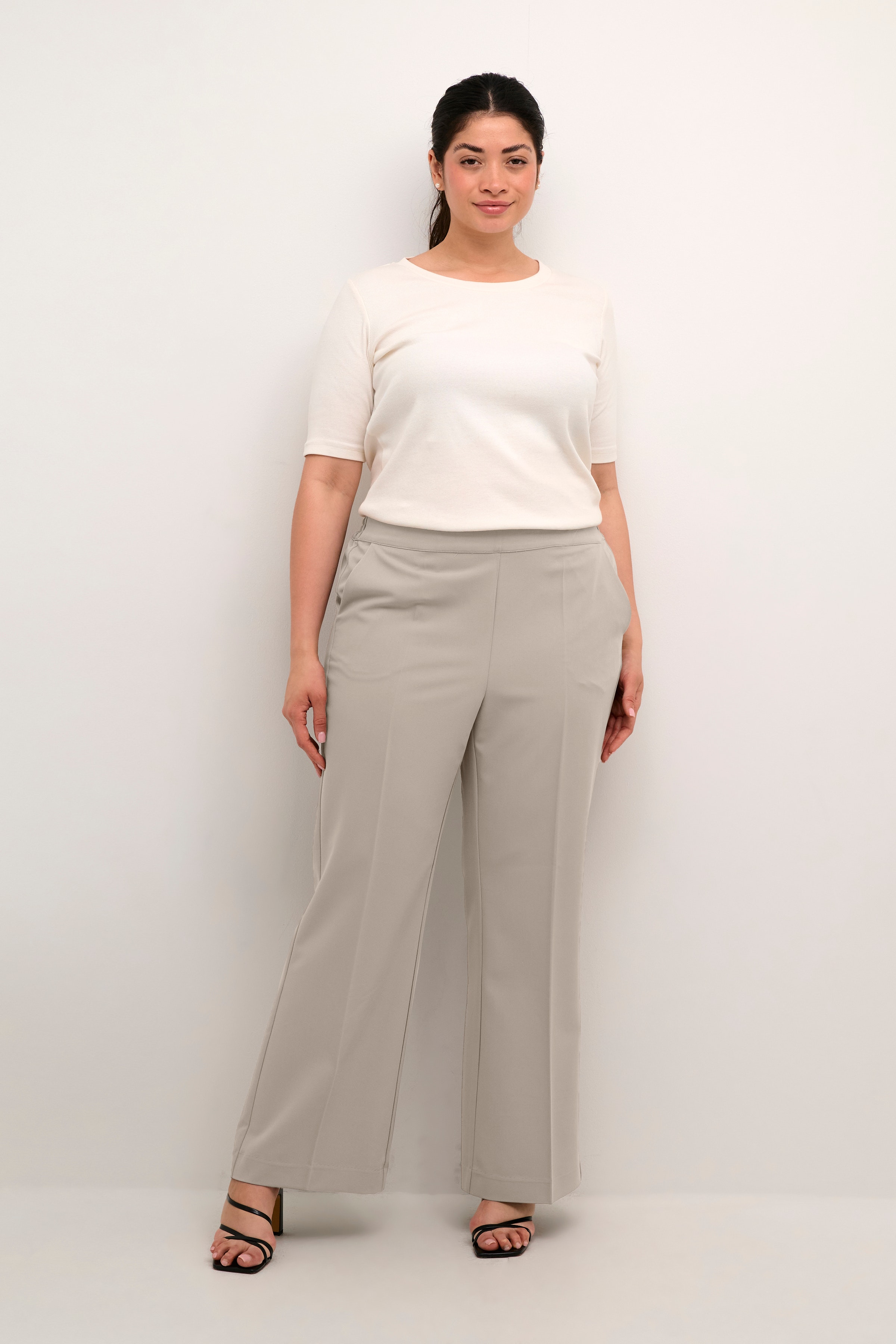 KCsakira Hose LOOKBOOK FRONT 10582588-1702051