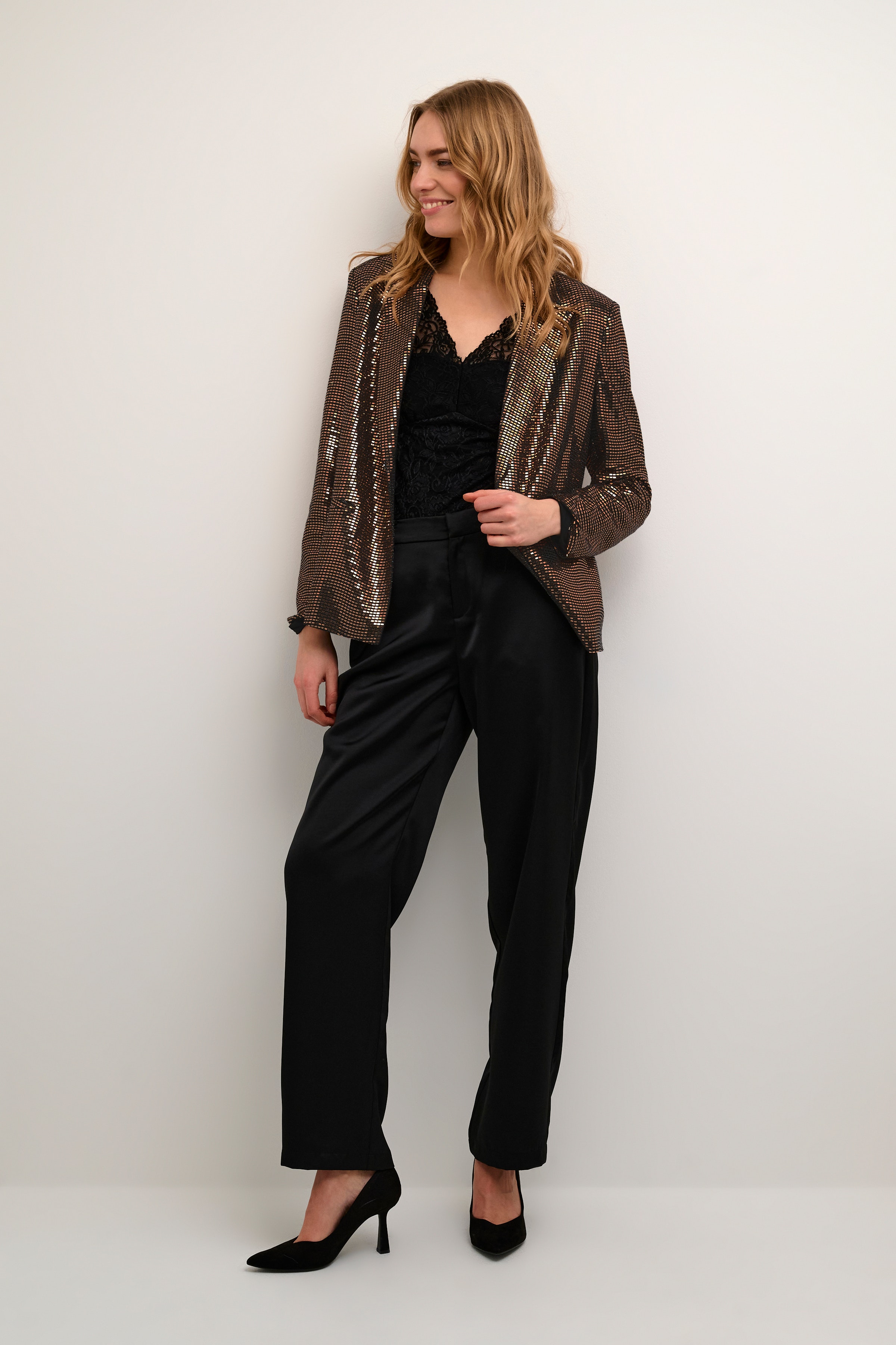 CROnela Blazer LOOKBOOK FRONT 10611989-105108