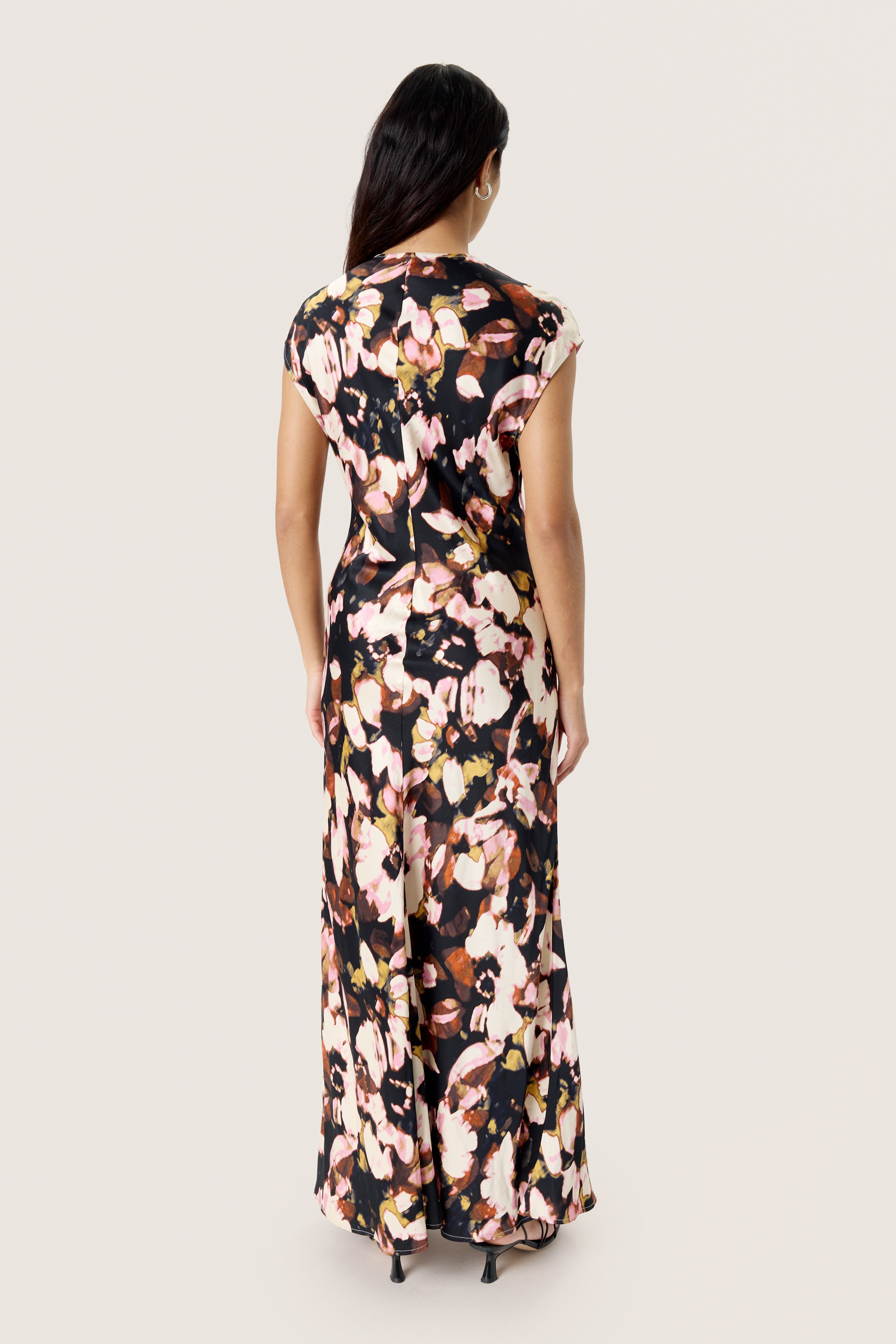 SLCinna Dress LOOKBOOK BACK 30408638-304164