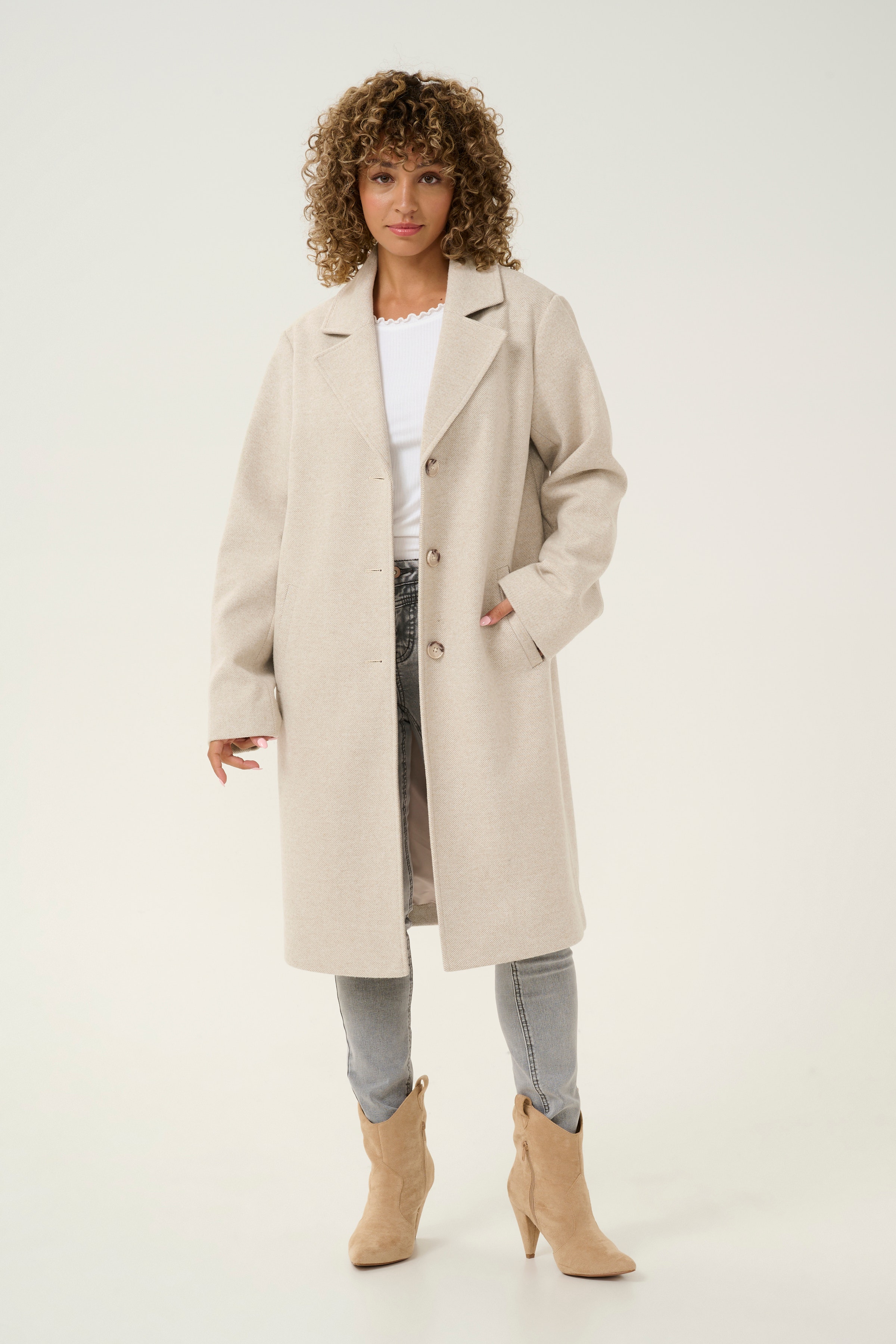 CRGianina Coat LOOKBOOK FRONT 10613221-161305