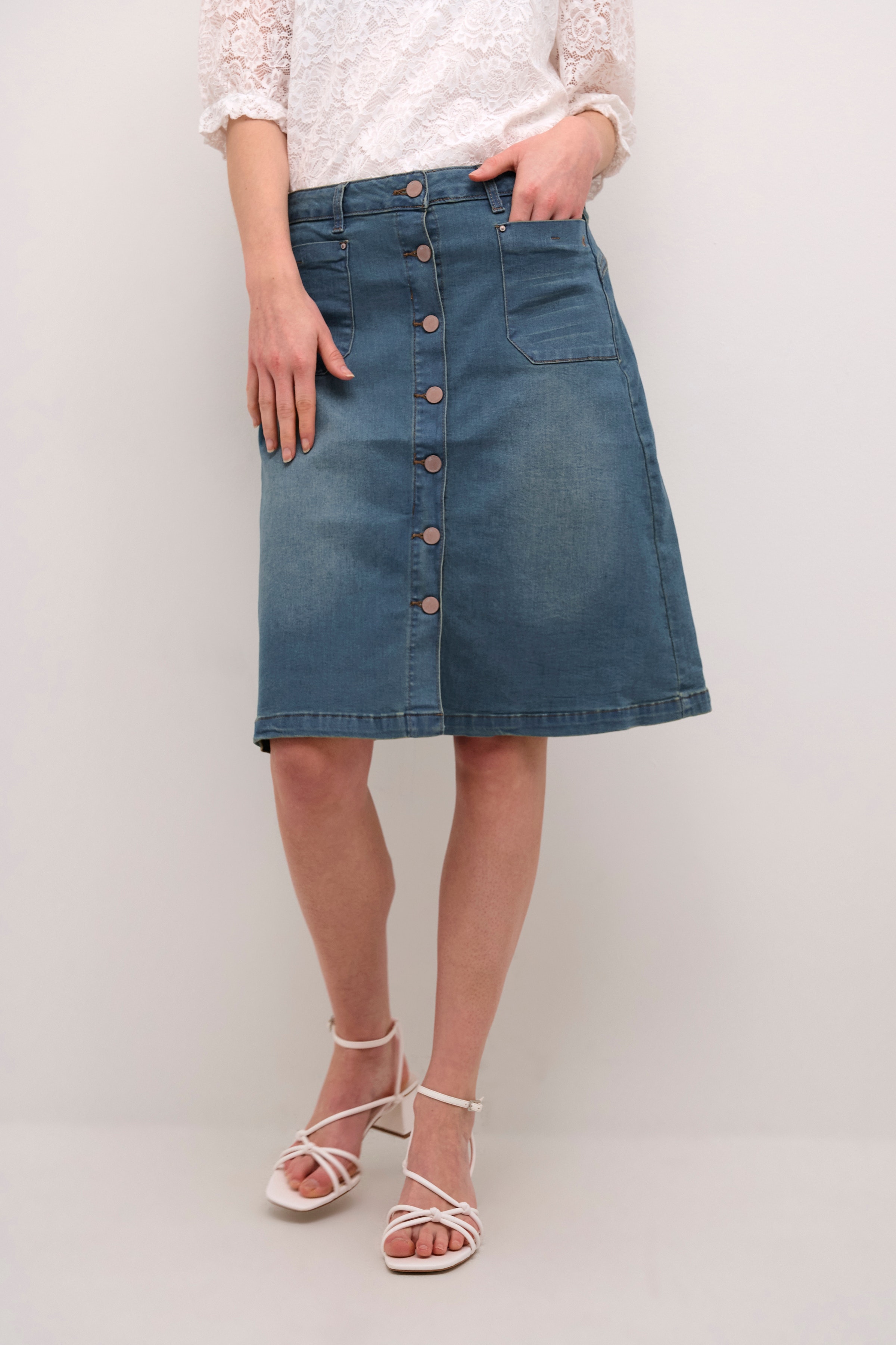 CRLone Skirt LOOKBOOK FRONT 10607550-100938