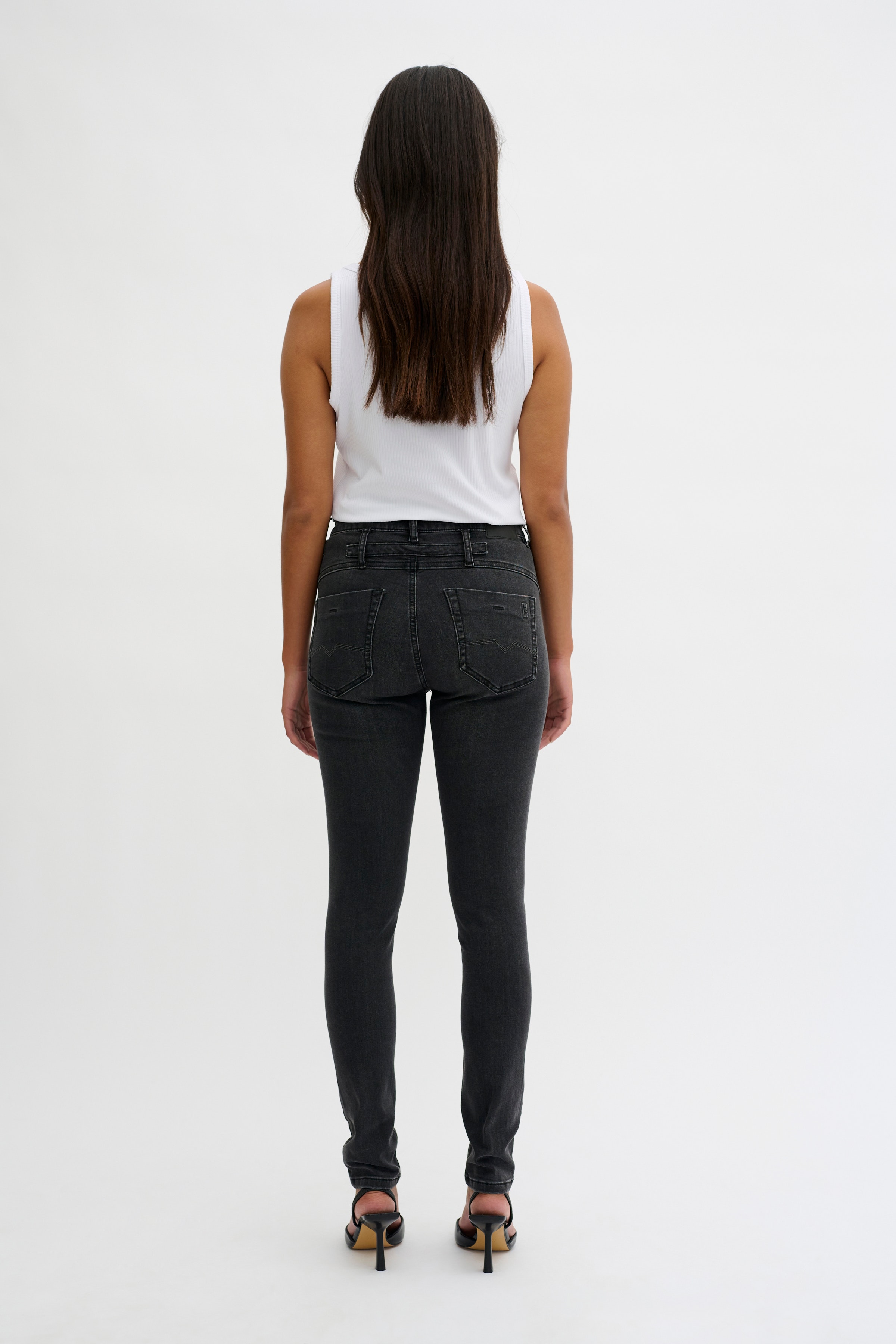 38 THE FIOLA 100 SLIM LOOKBOOK BACK 10703569-100080