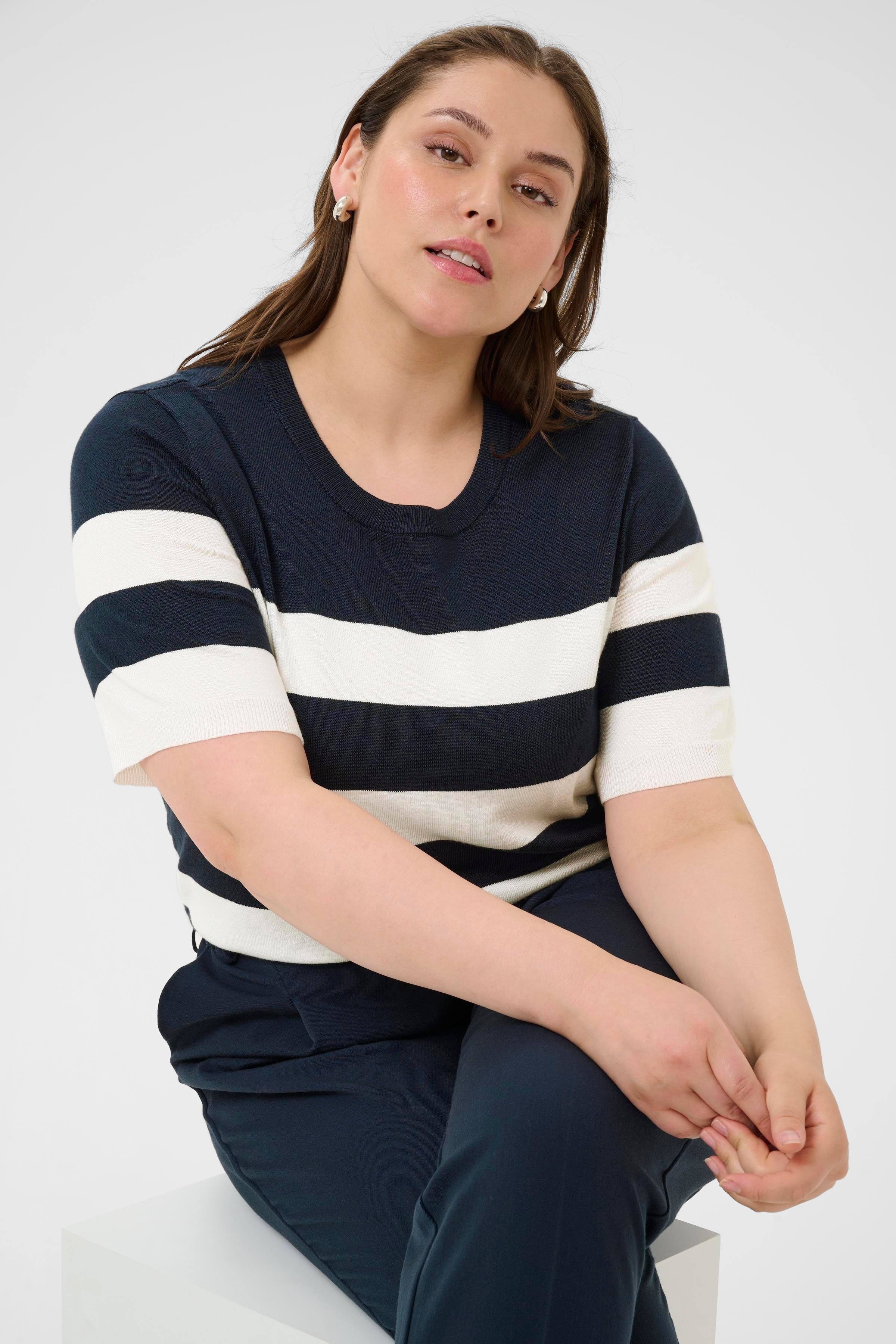 KClizzy T-shirt LOOKBOOK DETAIL 10582914-108979