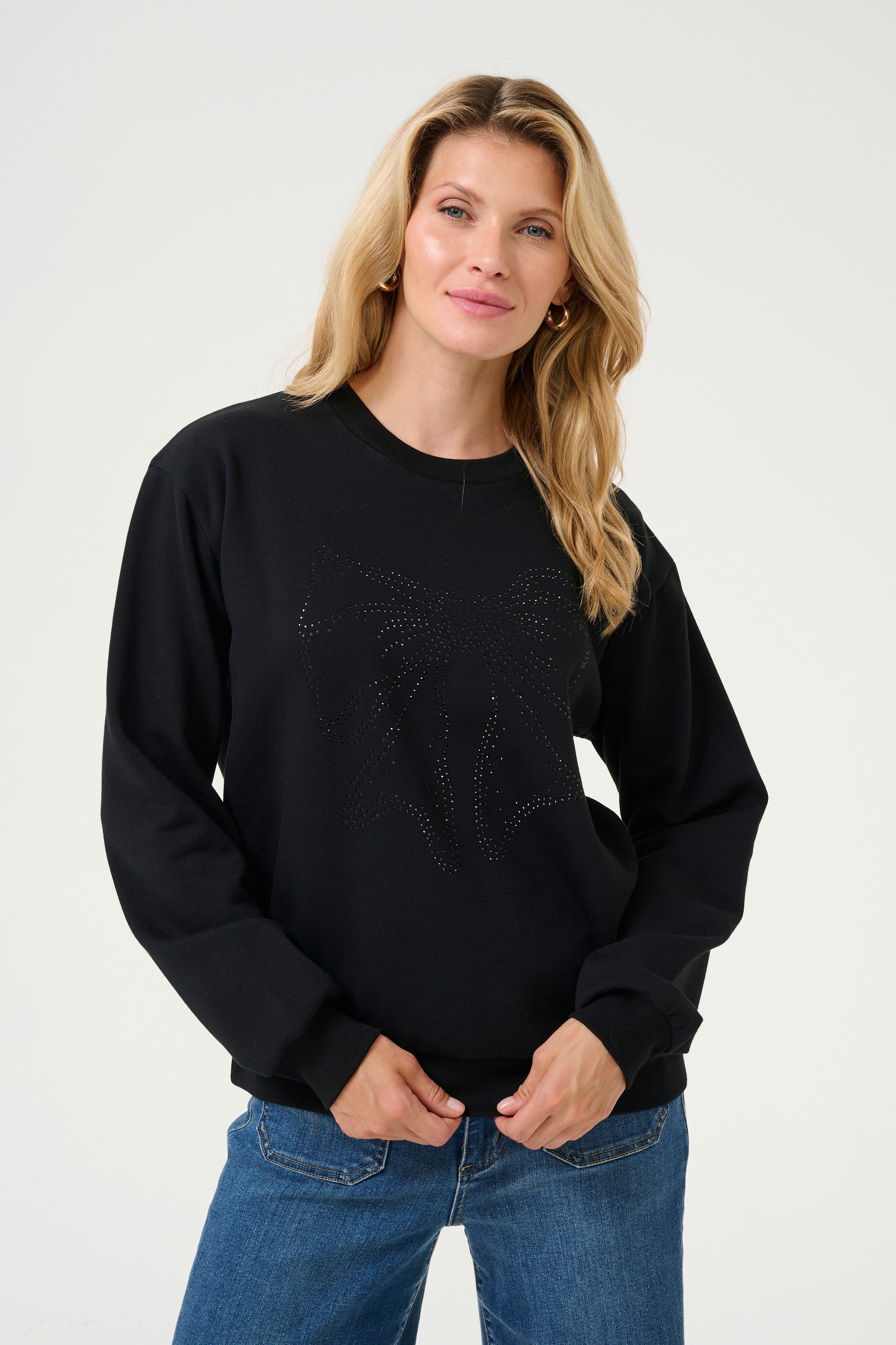 BPbow Sweatshirt LOOKBOOK FRONT 10590859-100121B