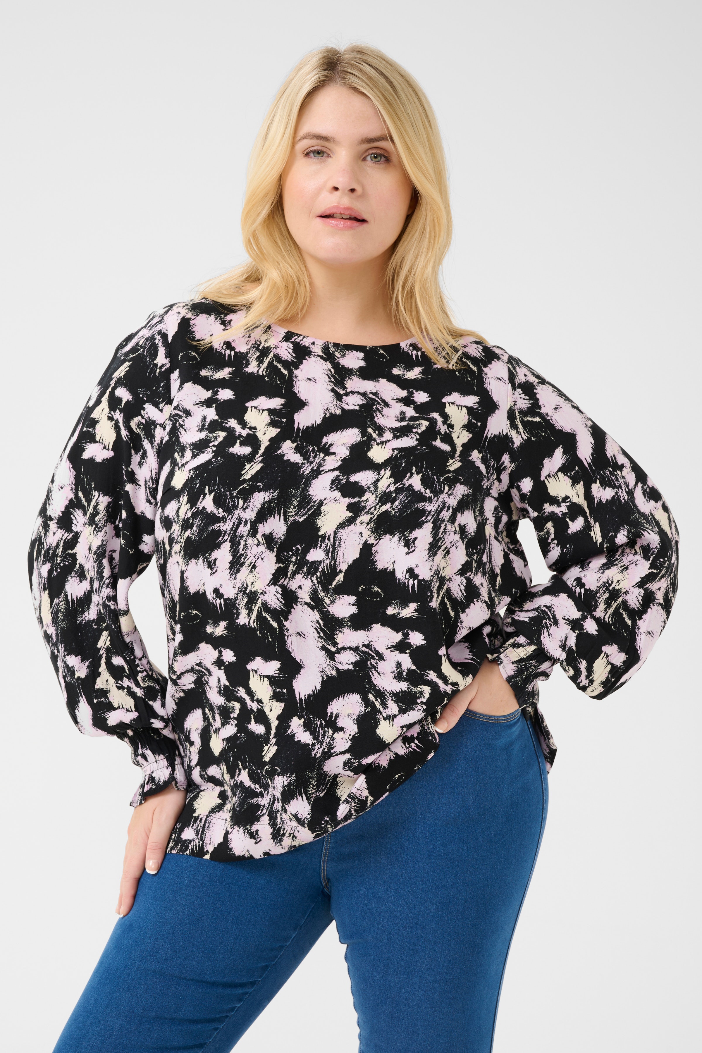 KClurana Bluse LOOKBOOK FRONT 10582906-106823