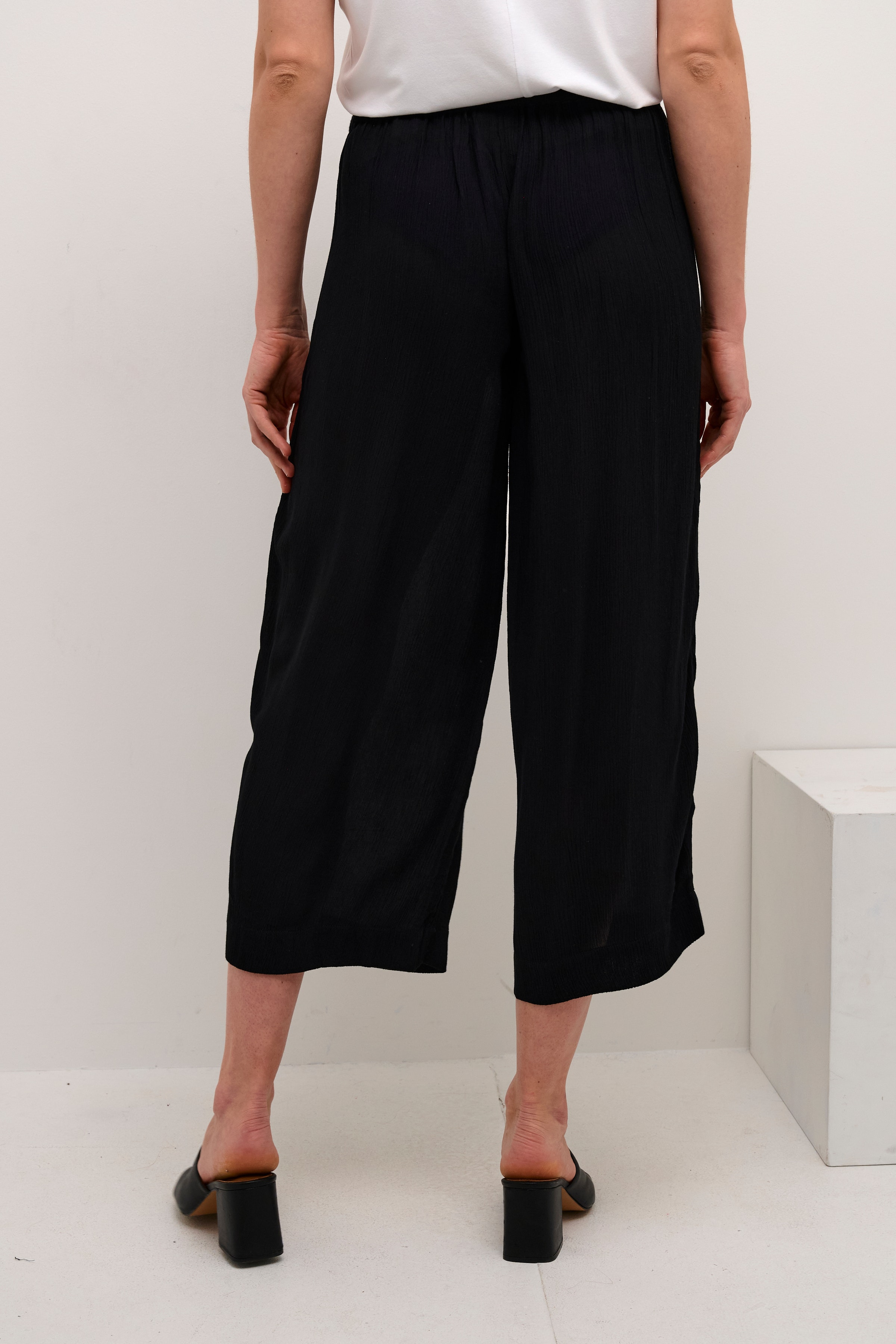 BPulla Trousers LOOKBOOK BACK 10590456-100121B