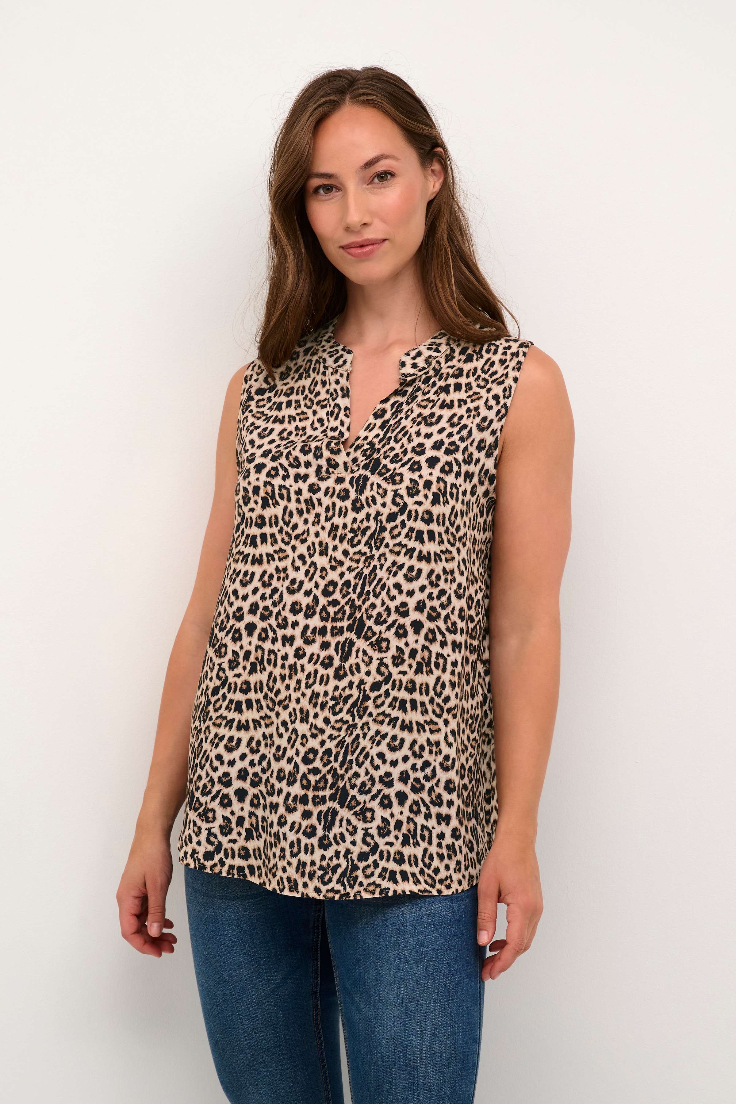 CRAlora Leopard Top LOOKBOOK FRONT 10650738-103779