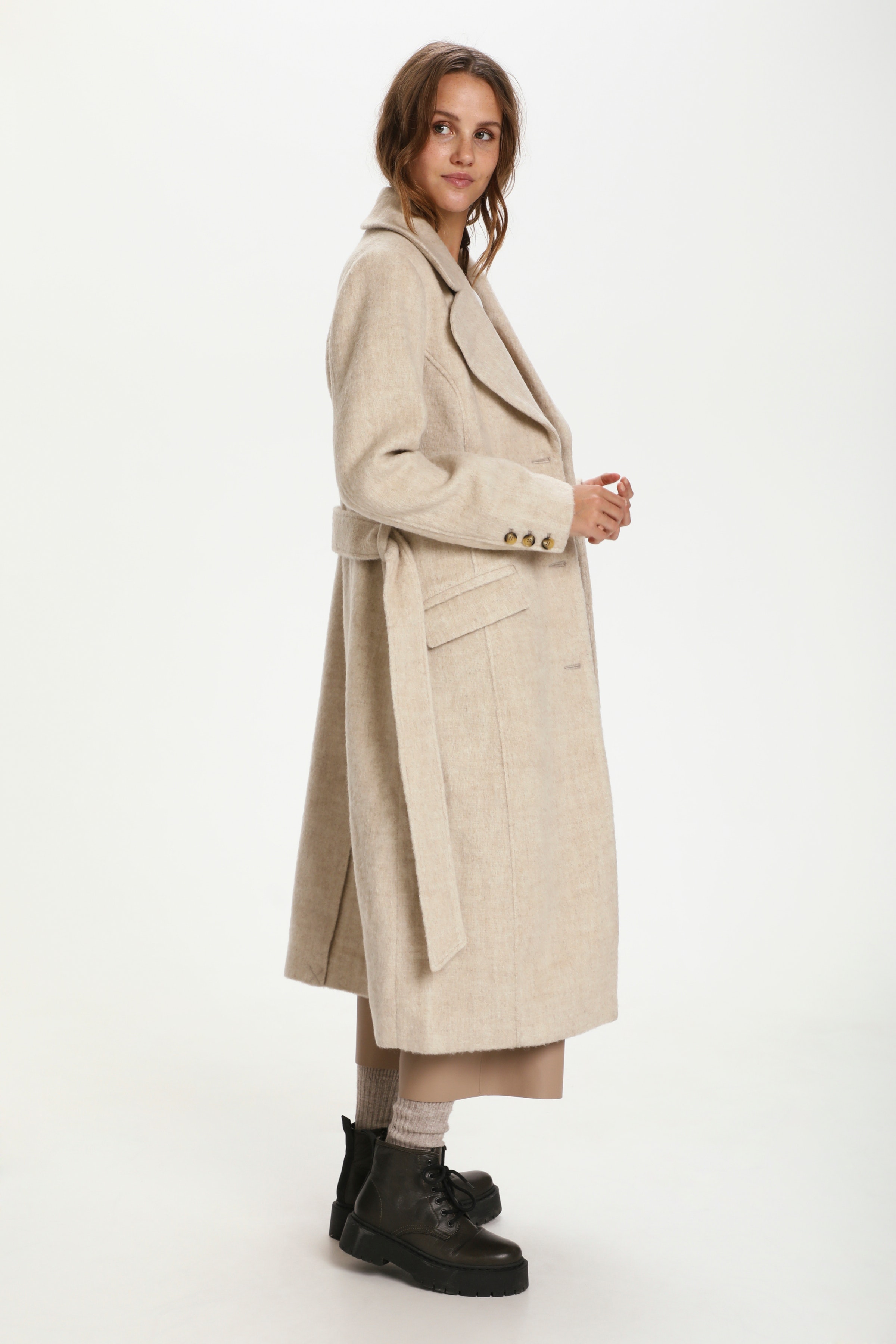 HermineSZ Coat

 LOOKBOOK FRONT 30511213-131308