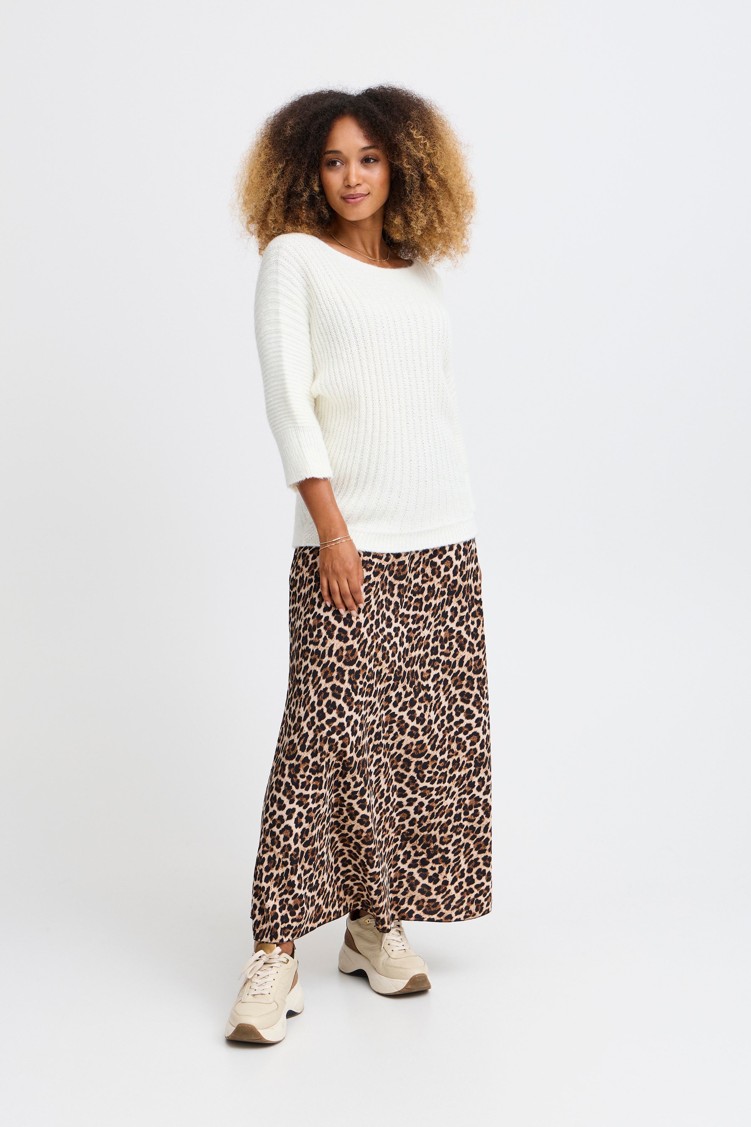SBPINNA Pullover LOOKBOOK FRONT 22100742-110105