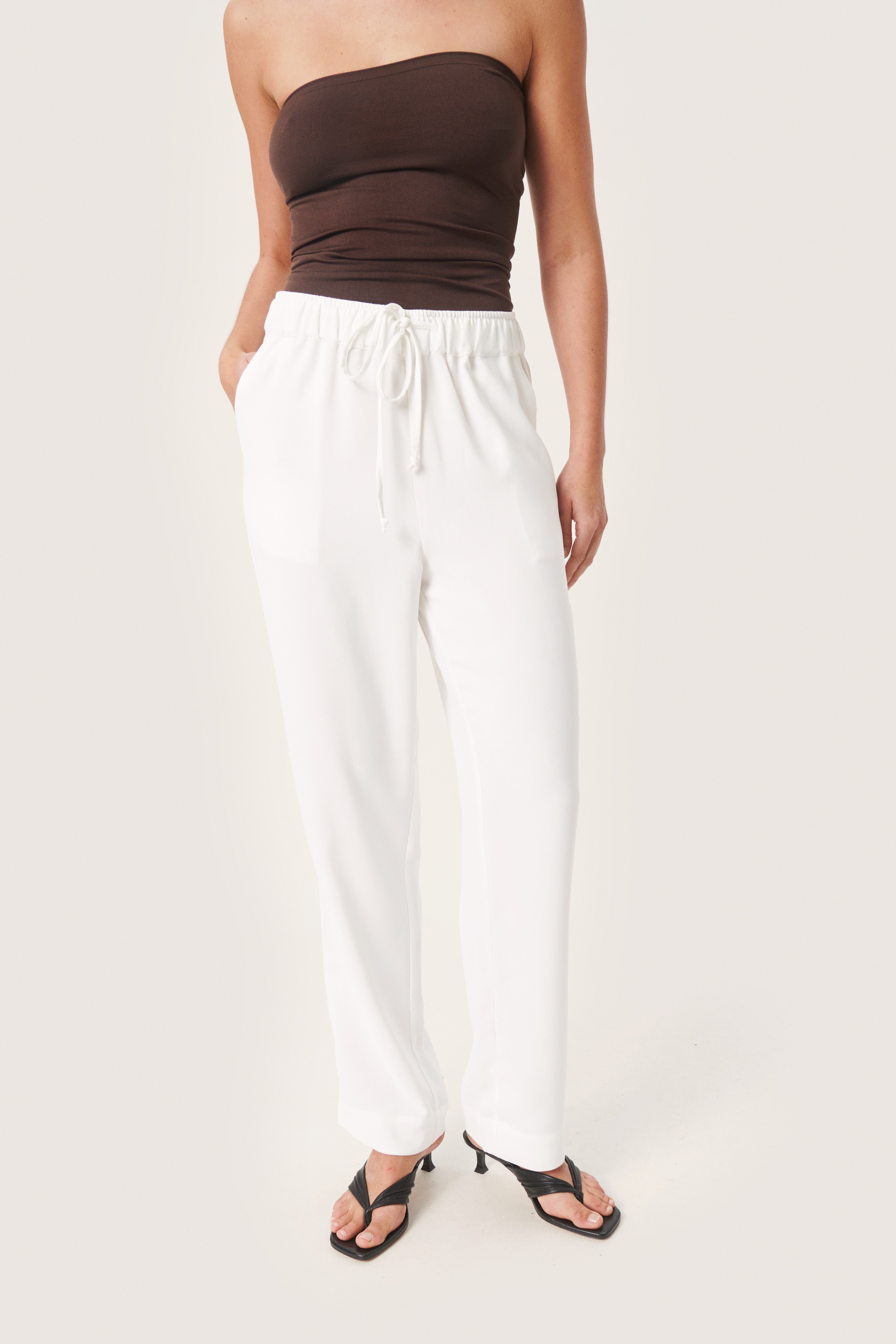 SLShirley Trousers LOOKBOOK FRONT 30406346-110701