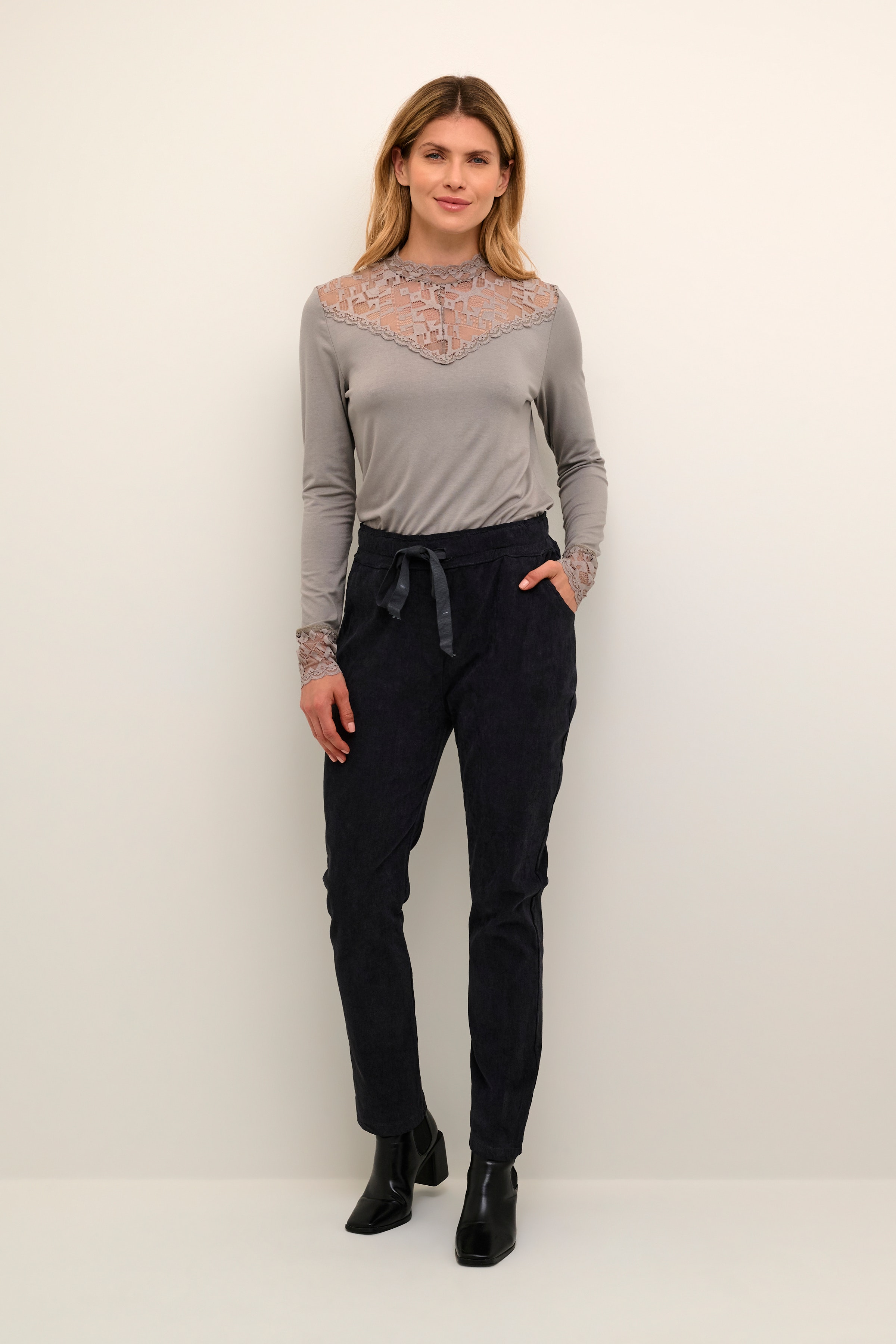 CRLena Trousers LOOKBOOK FRONT 10650780-104792