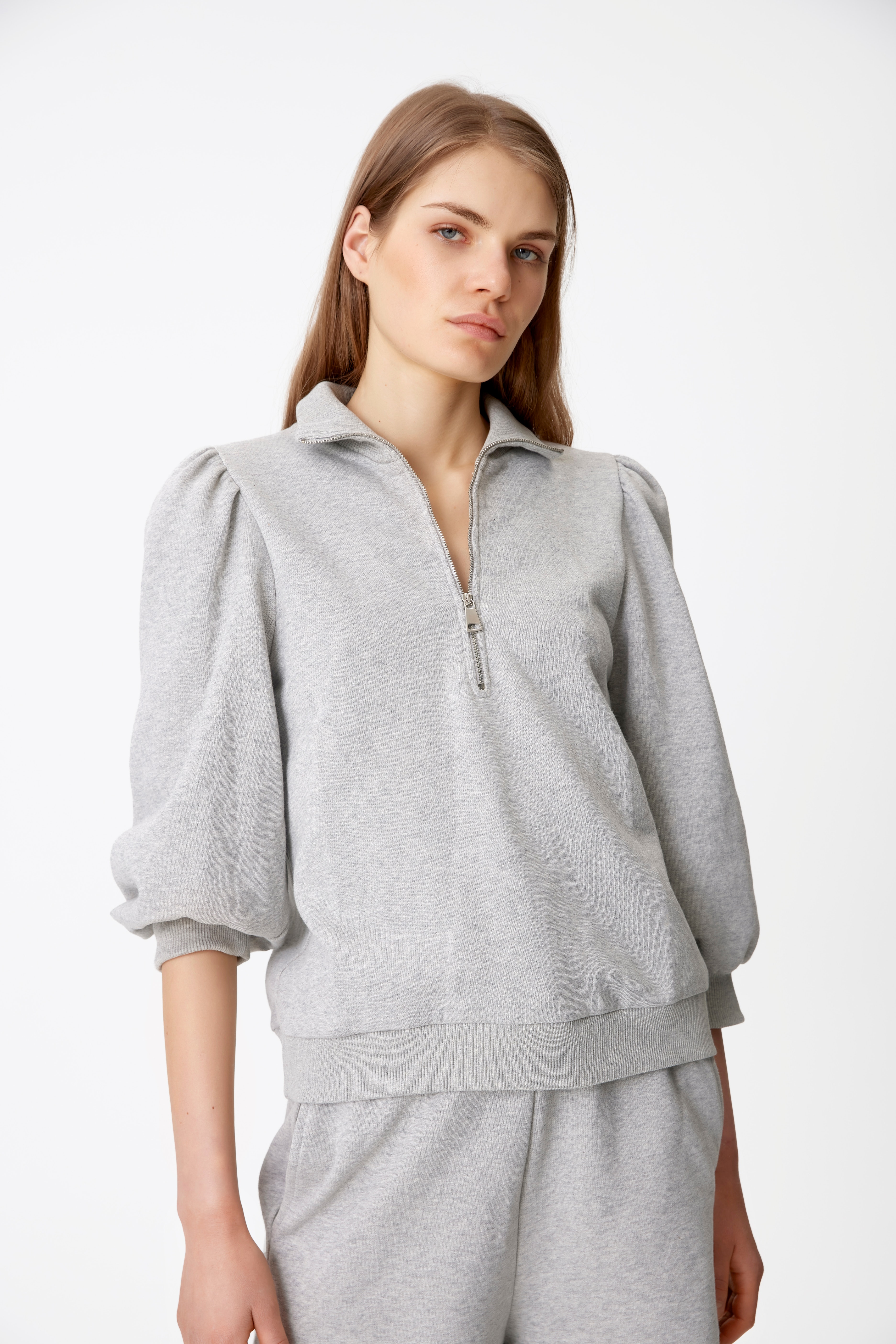 NankitaGZ ss Sweatshirt LOOKBOOK FRONT 10905640-100493
