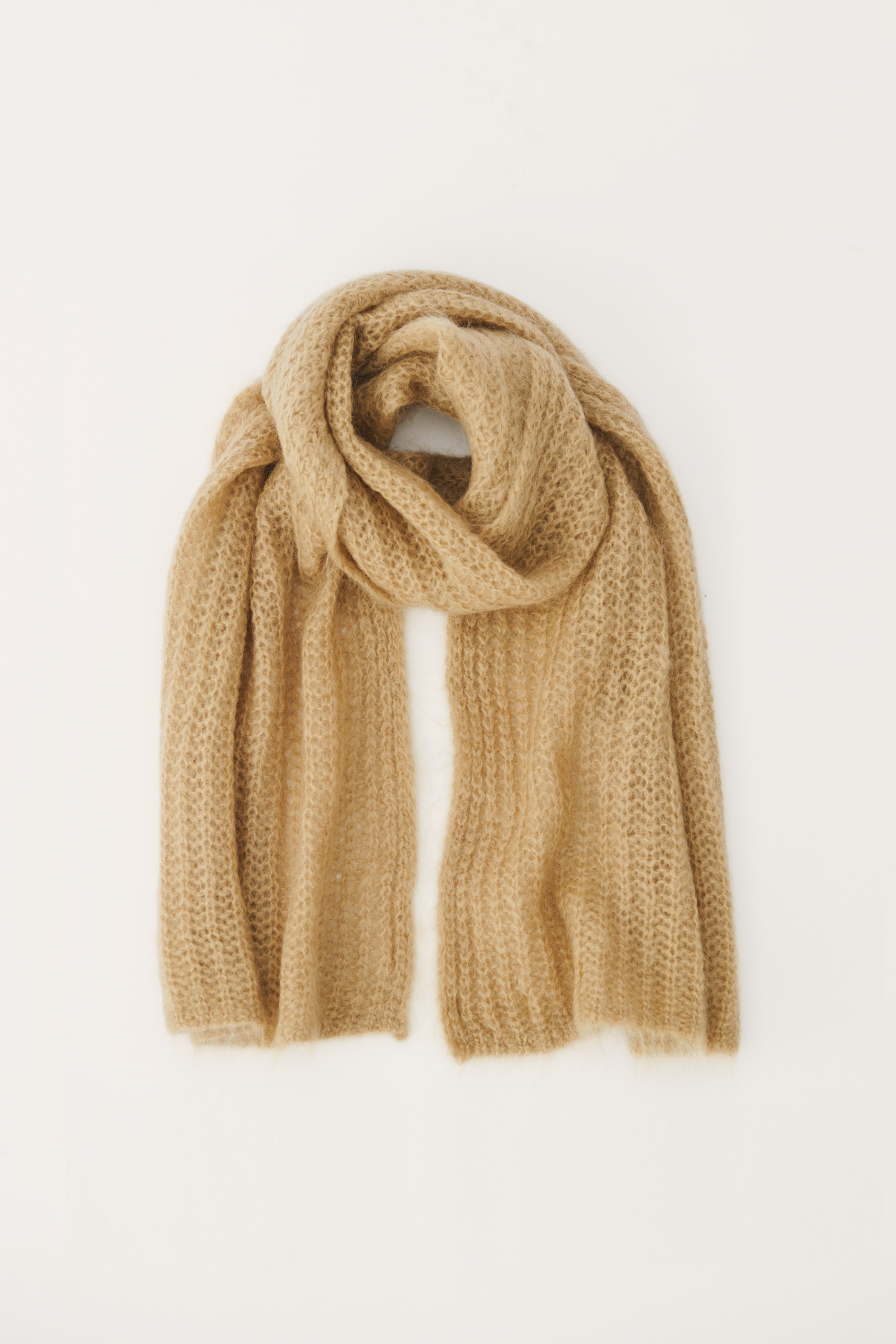 ReshaPW Scarf LOOKBOOK FRONT 30307463-151114