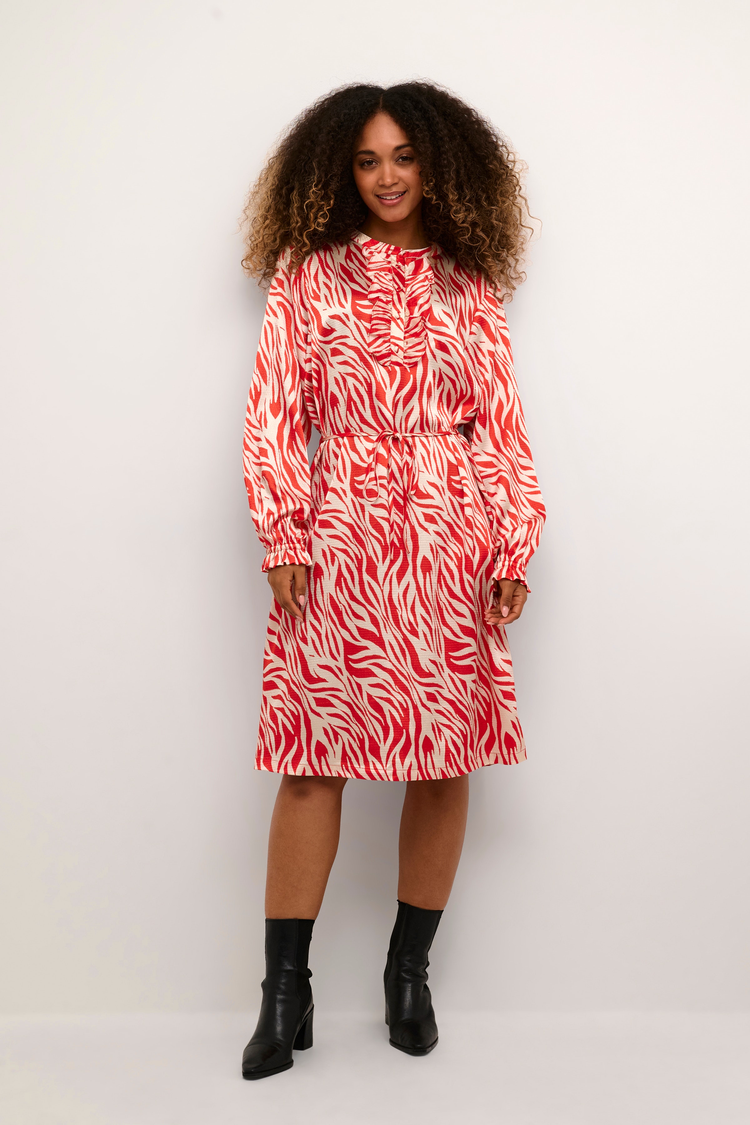 ThillaSZ Kjole LOOKBOOK FRONT 30512856-302335