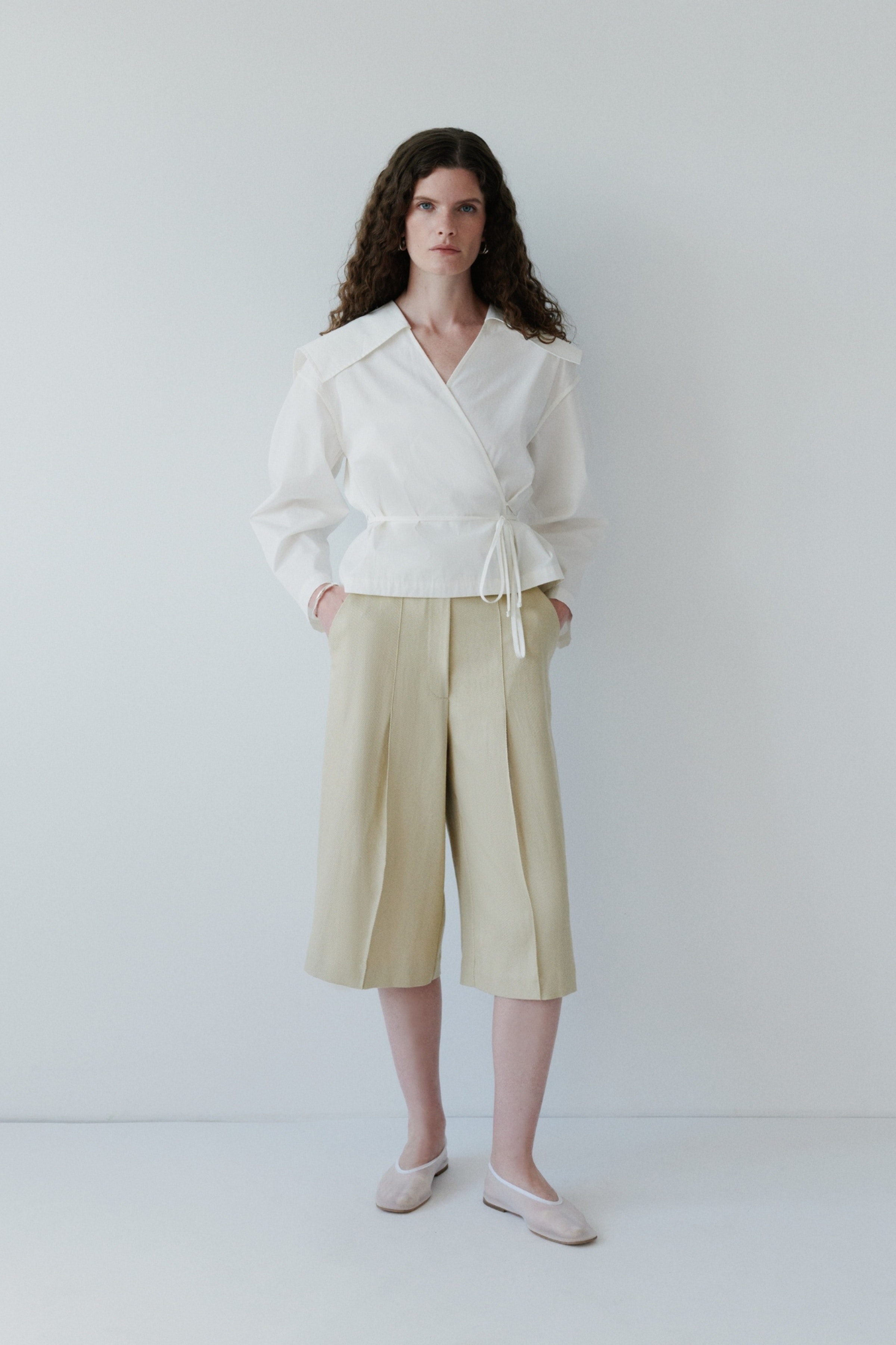 EDWINA Bluse LOOKBOOK FRONT 30600579-WH010