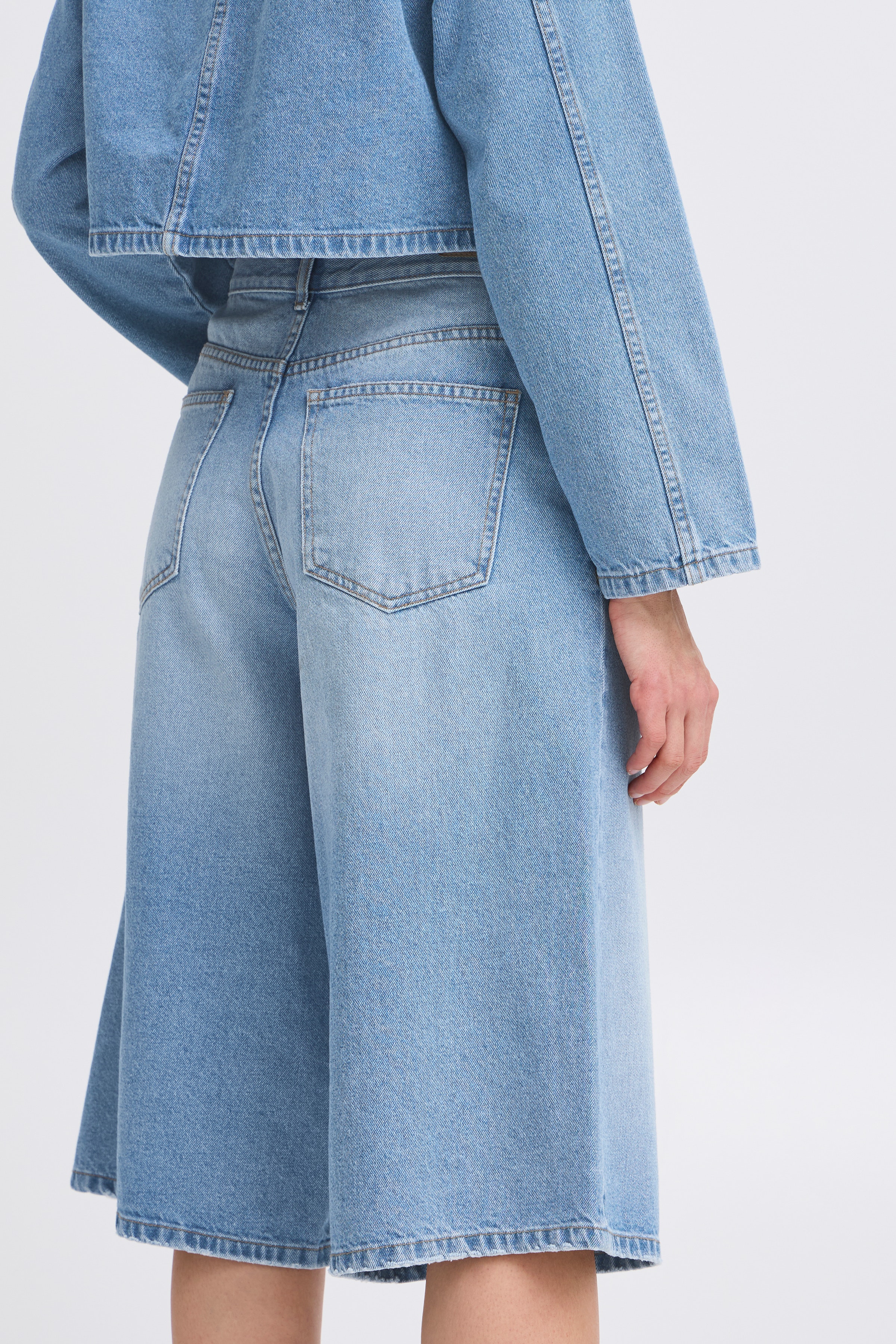BYLUNANA Shorts in ligth blue denim cotton | b.young