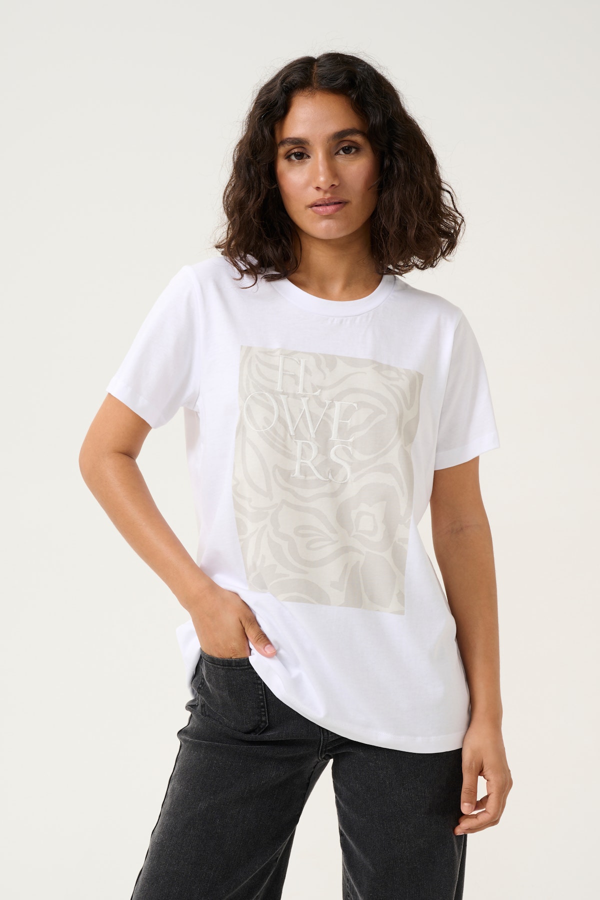 KArita T-shirt in optical white cotton | KAFFE Clothing