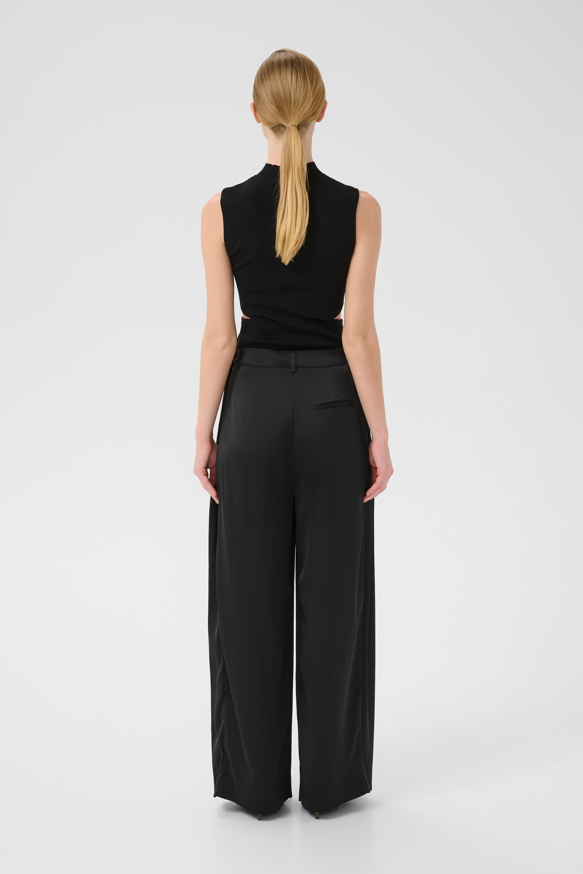 GZrue Trousers LOOKBOOK BACK 10910805-100017