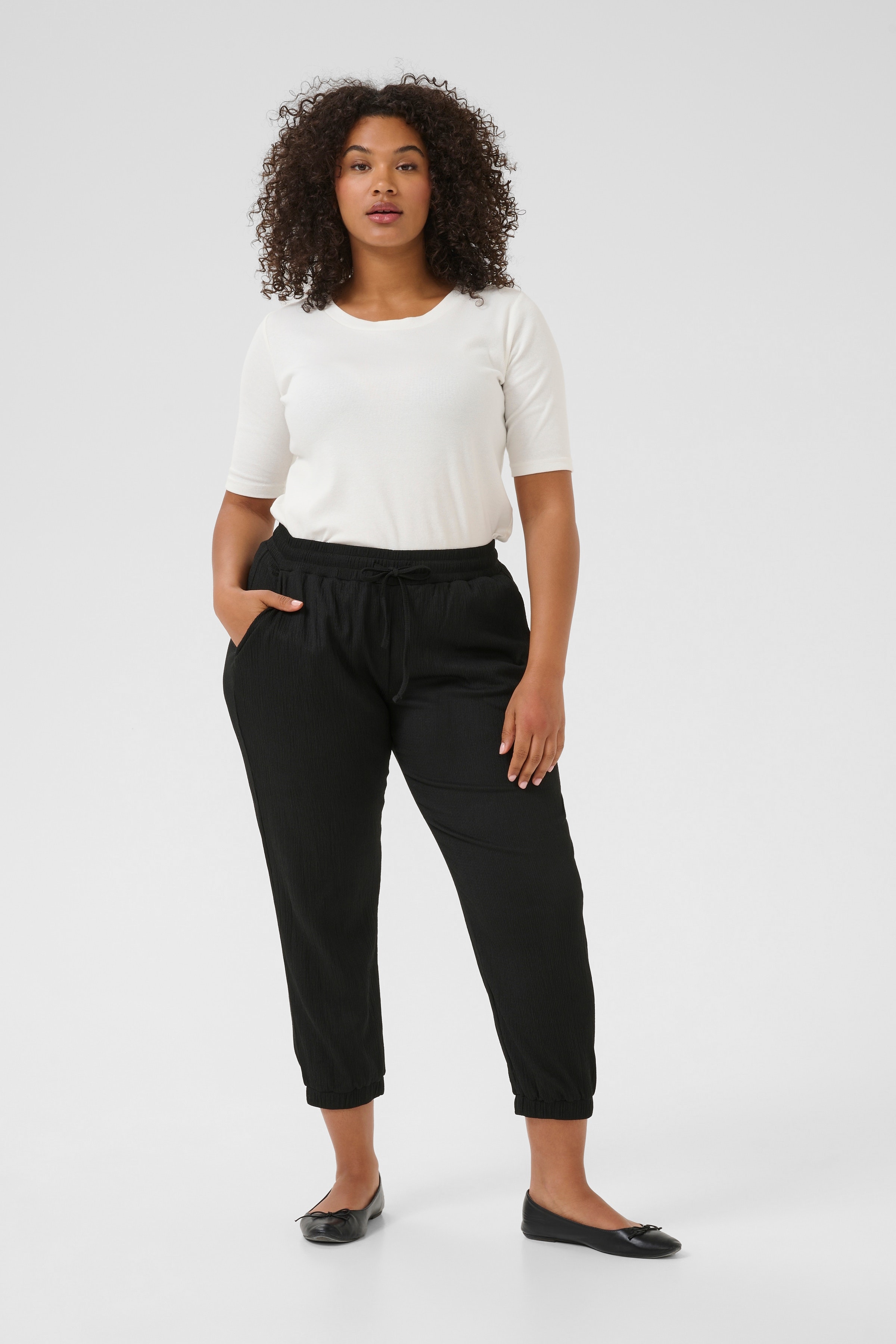 KCrina Hose LOOKBOOK FRONT 10583323-100121