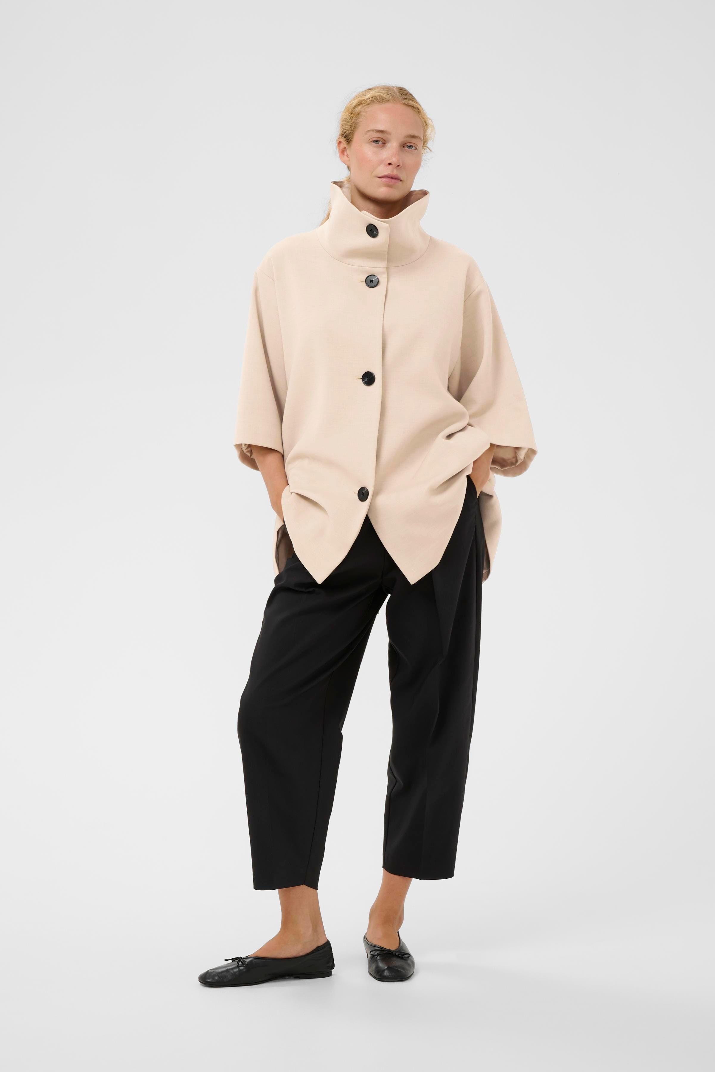 HOLLYNIW Cape LOOKBOOK FRONT 30112218-300597