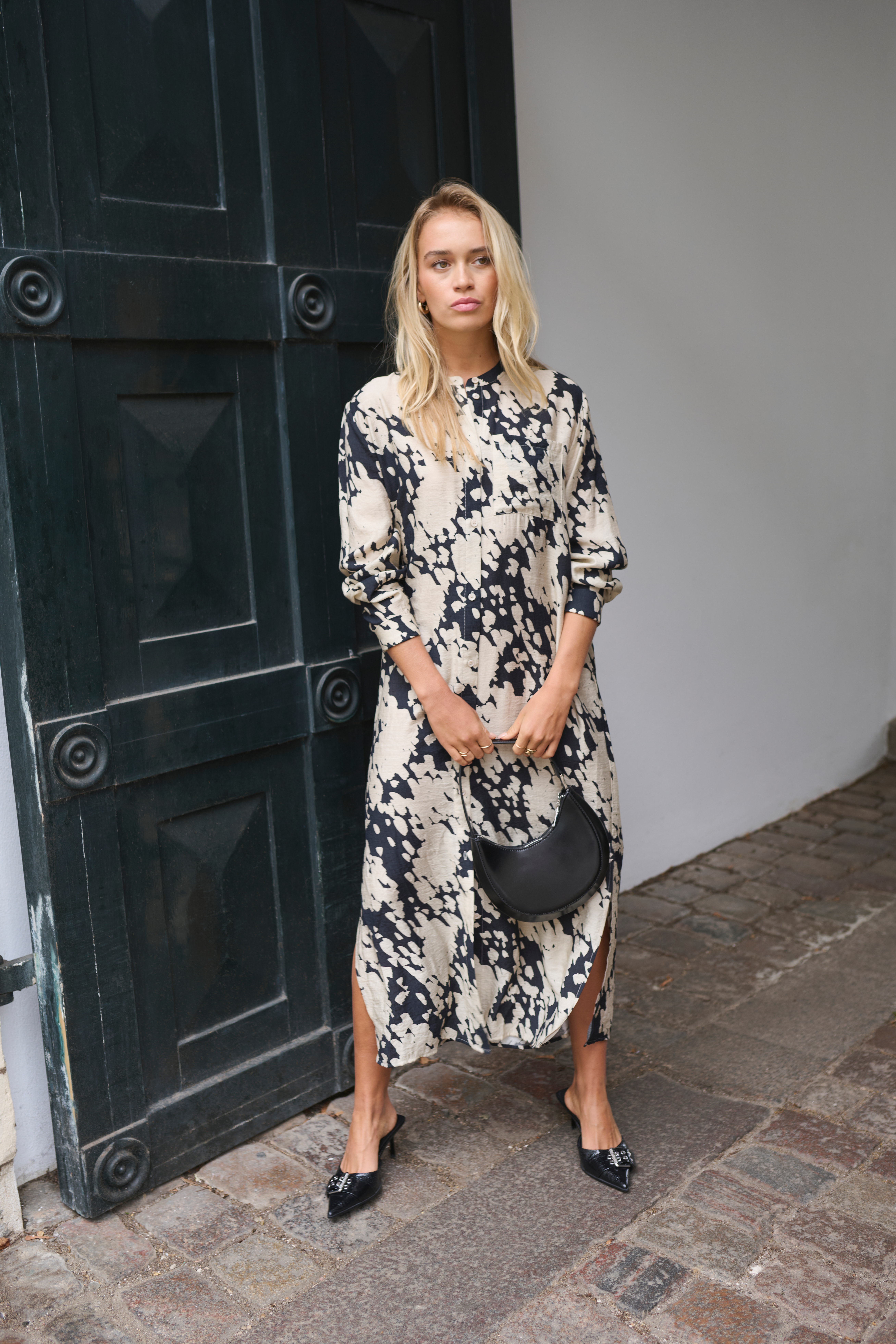 KAlouise Robe LOCATION NONE 10508987-106289