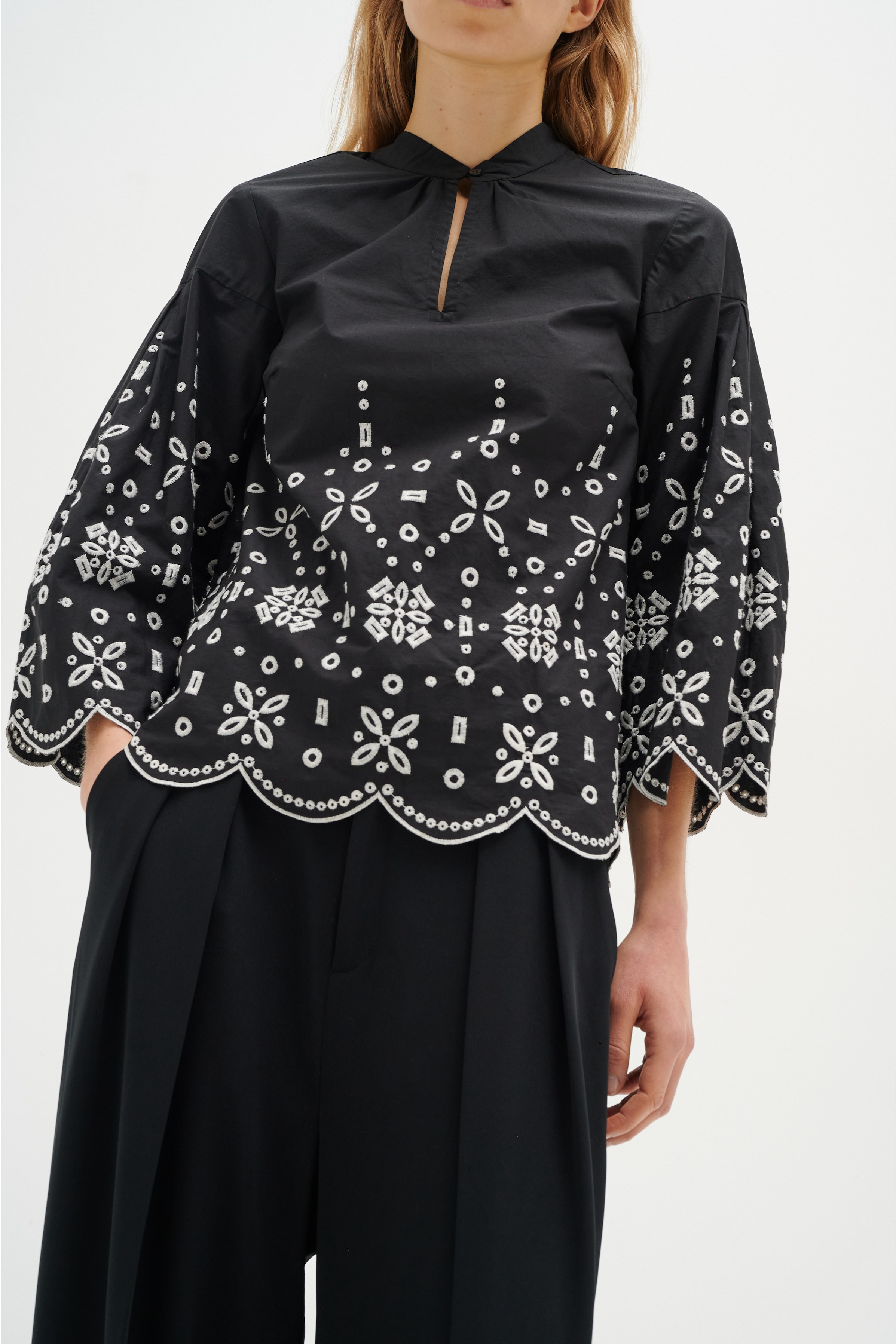 DorikaIW Blouse LOOKBOOK FRONT 30108120-194008