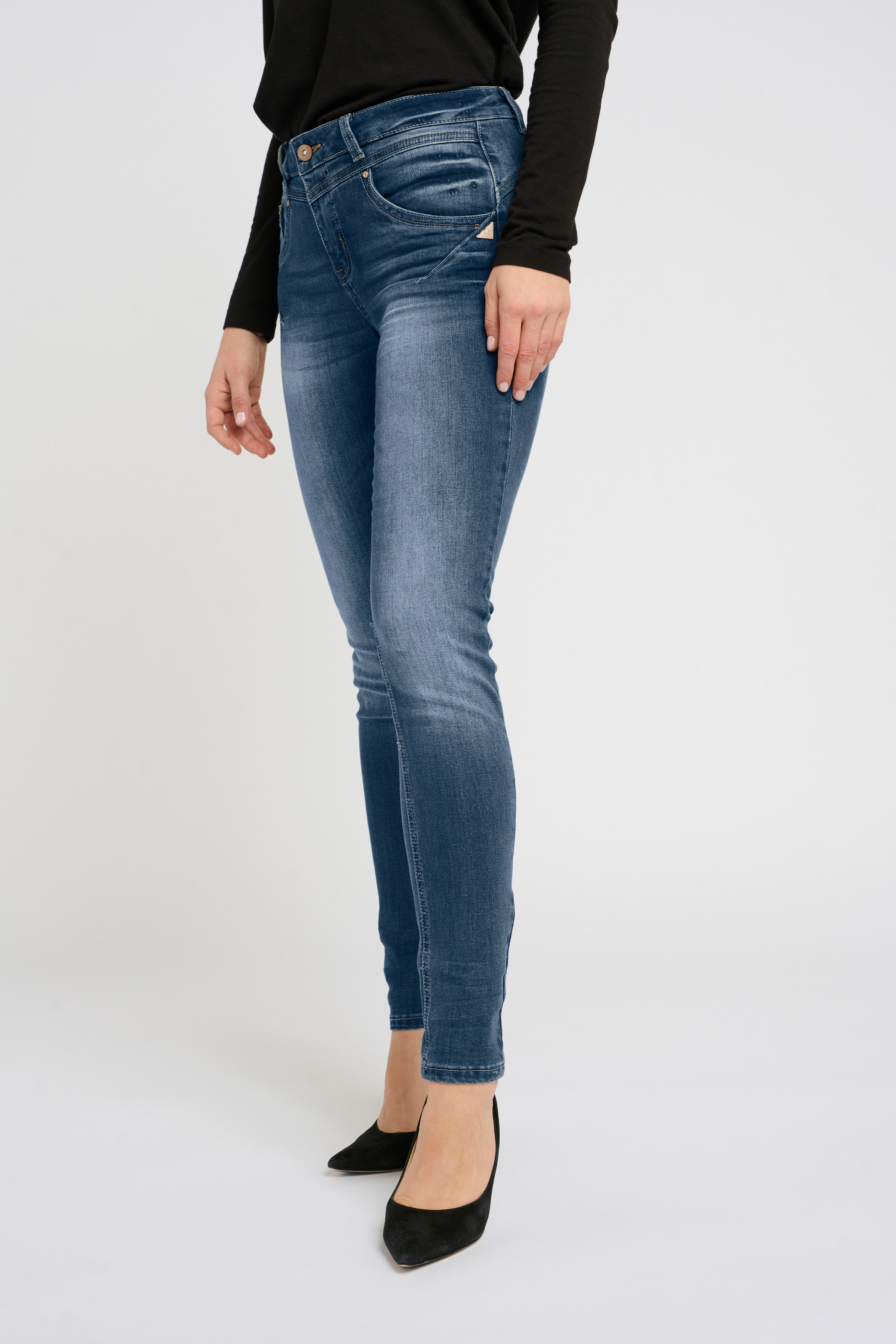 CRAmalie Jeans - Shape Fit

 LOOKBOOK FRONT 10604221-62505