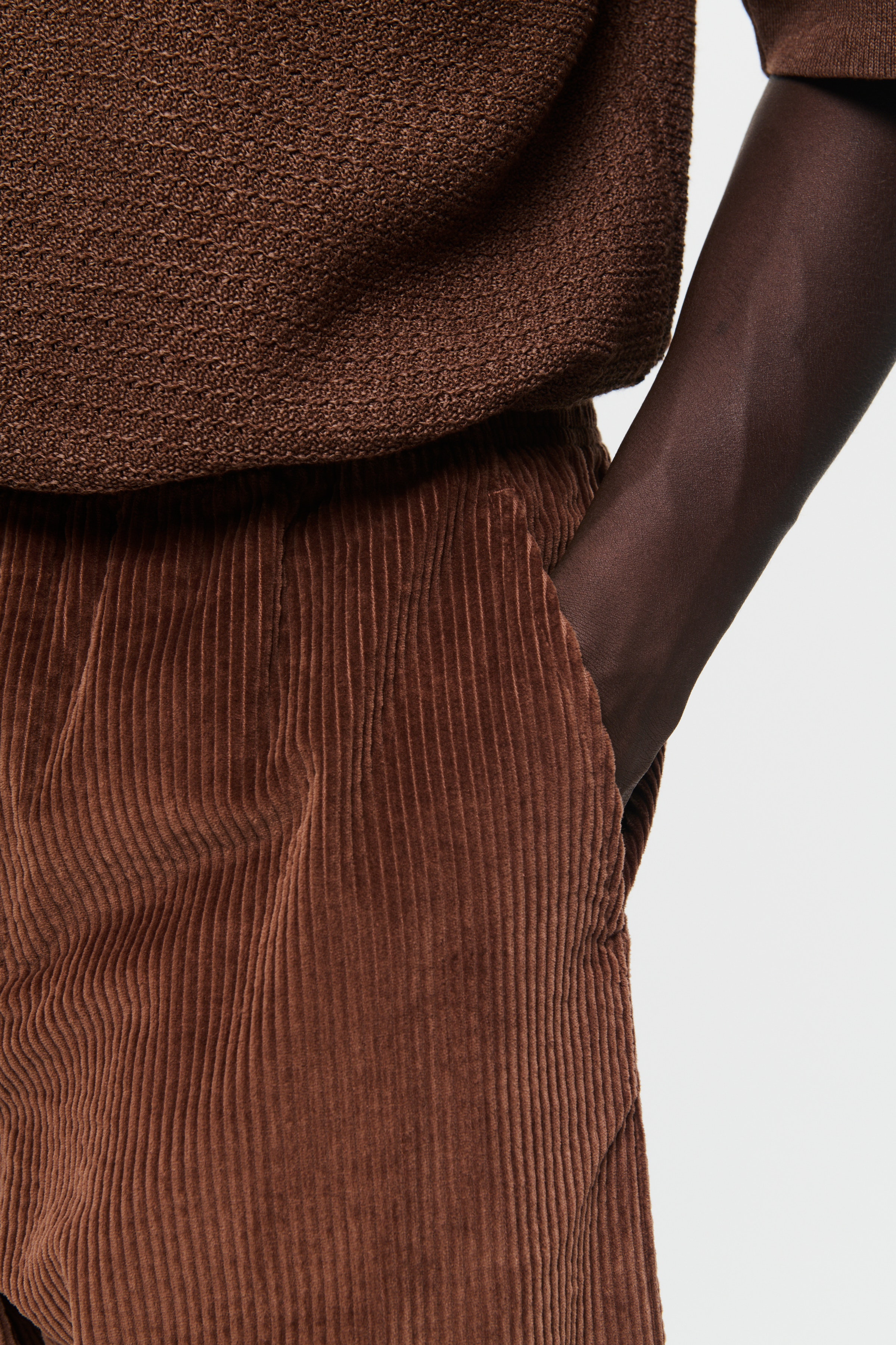 WWBrett Fløjl Shorts LOOKBOOK DETAIL 30250411-191218