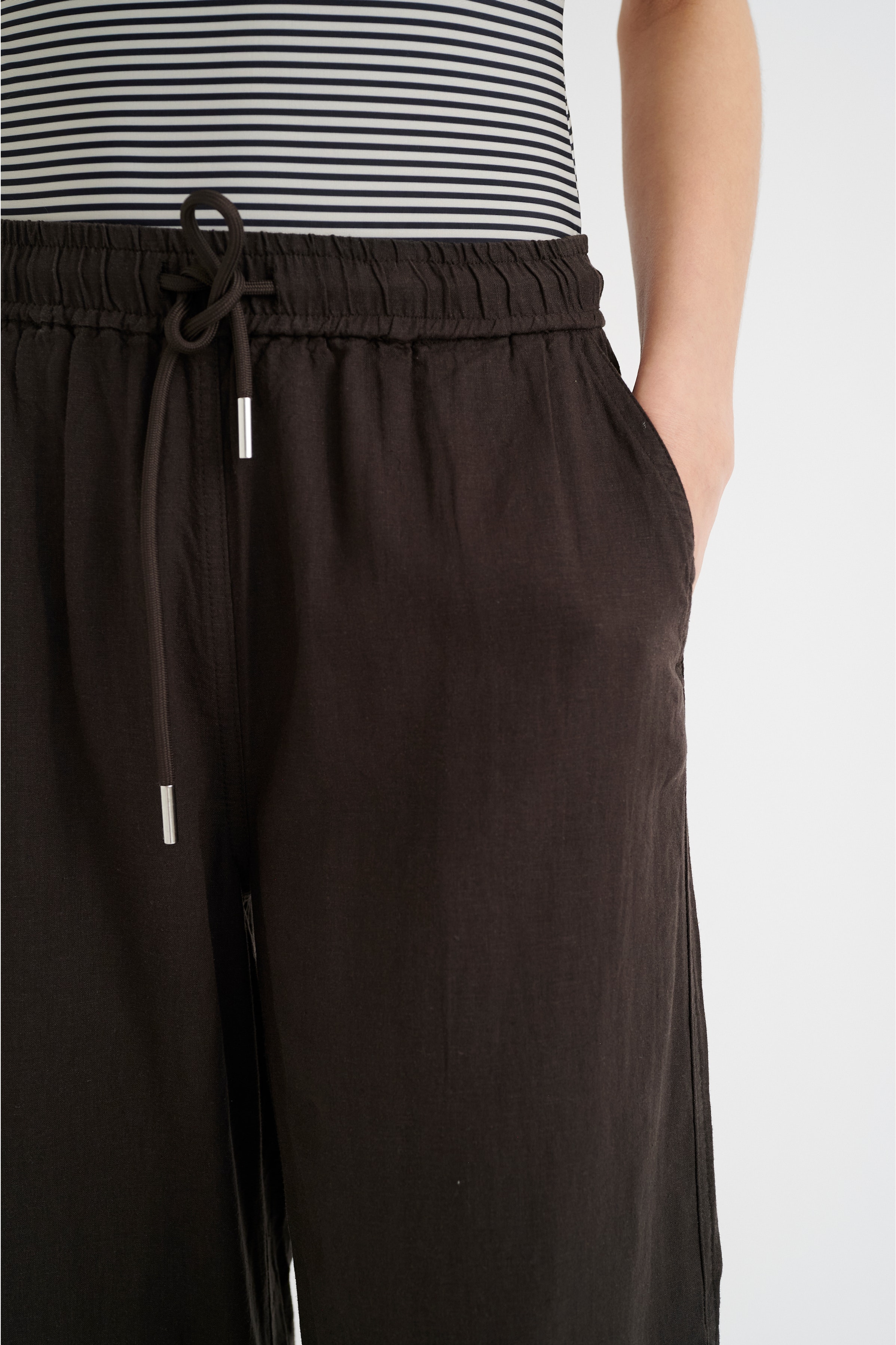 DrizaIW Trousers LOOKBOOK DETAIL 30106328-191101