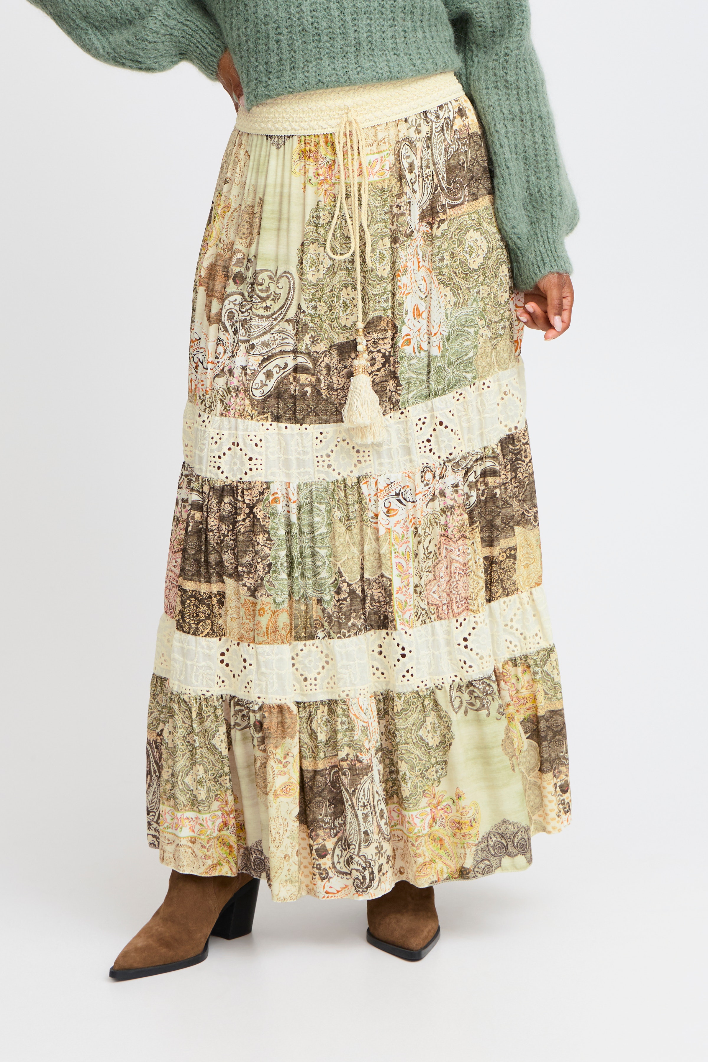 SBAKCAY Skjørt LOOKBOOK FRONT 22100704-180515