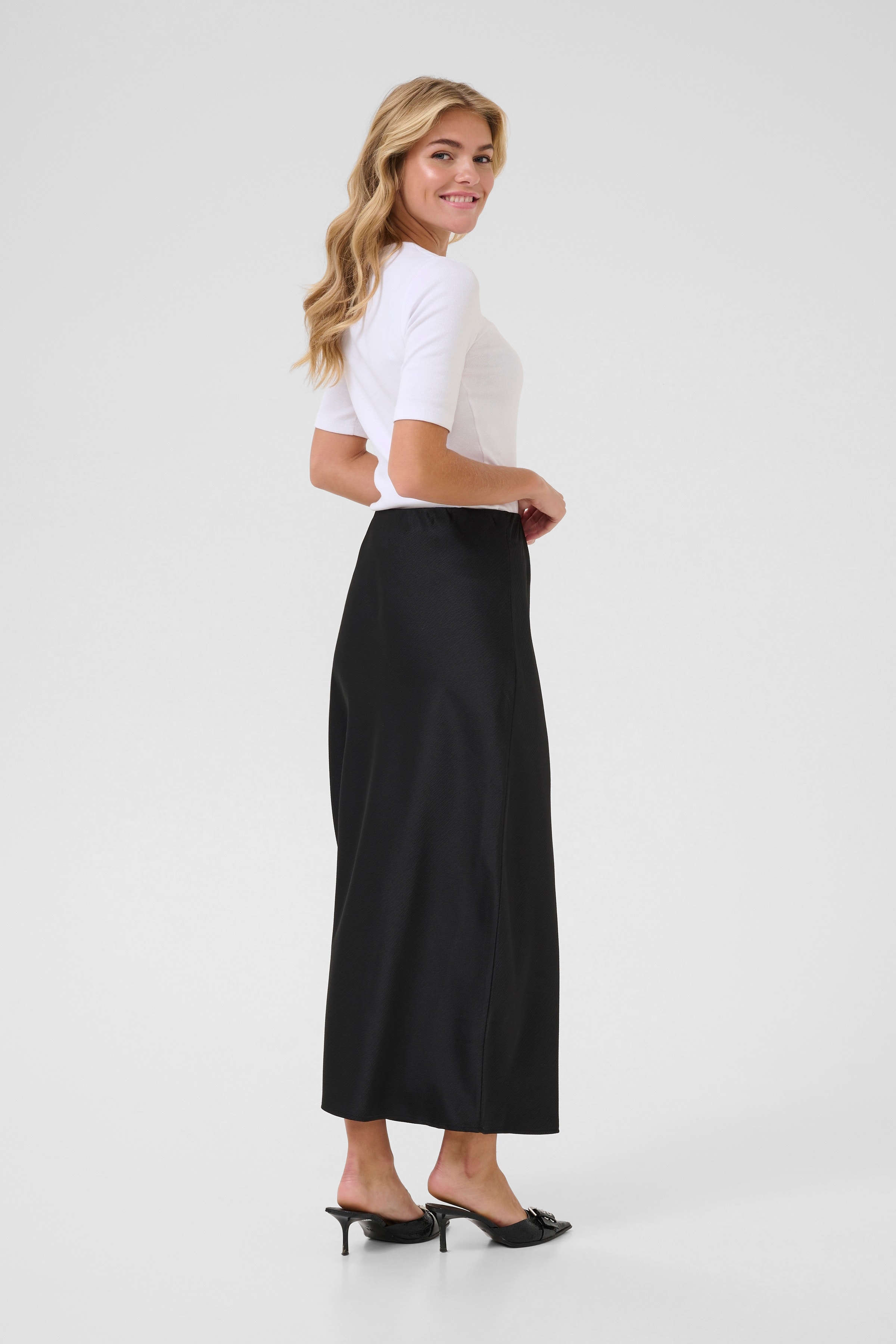 KAvera Skirt LOOKBOOK BACK 10510343-100121